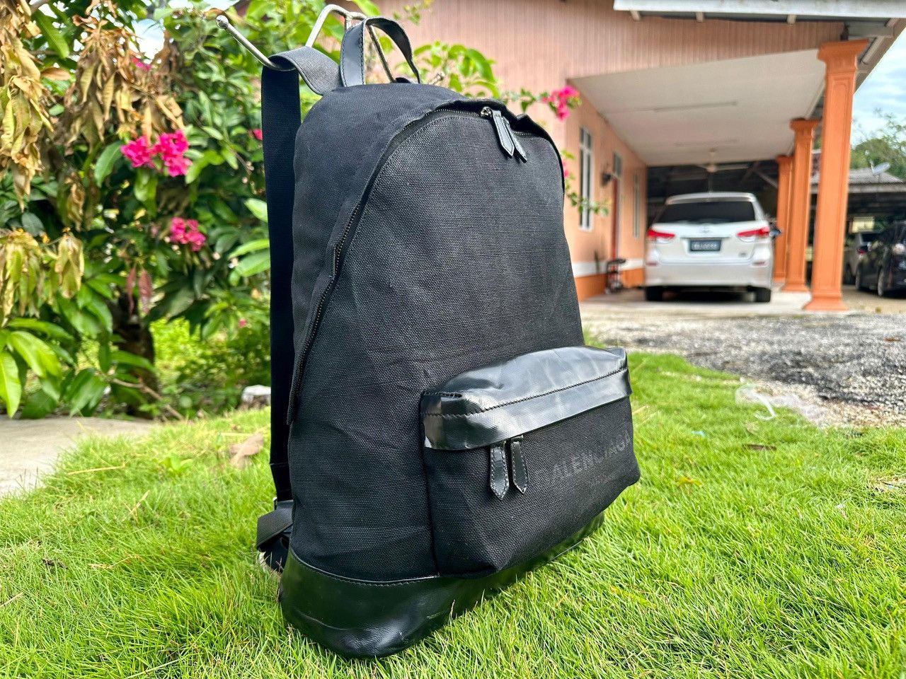 Balenciaga Authentic Balenciaga Canvas Logo Backpack Size ONE SIZE - 3 Thumbnail