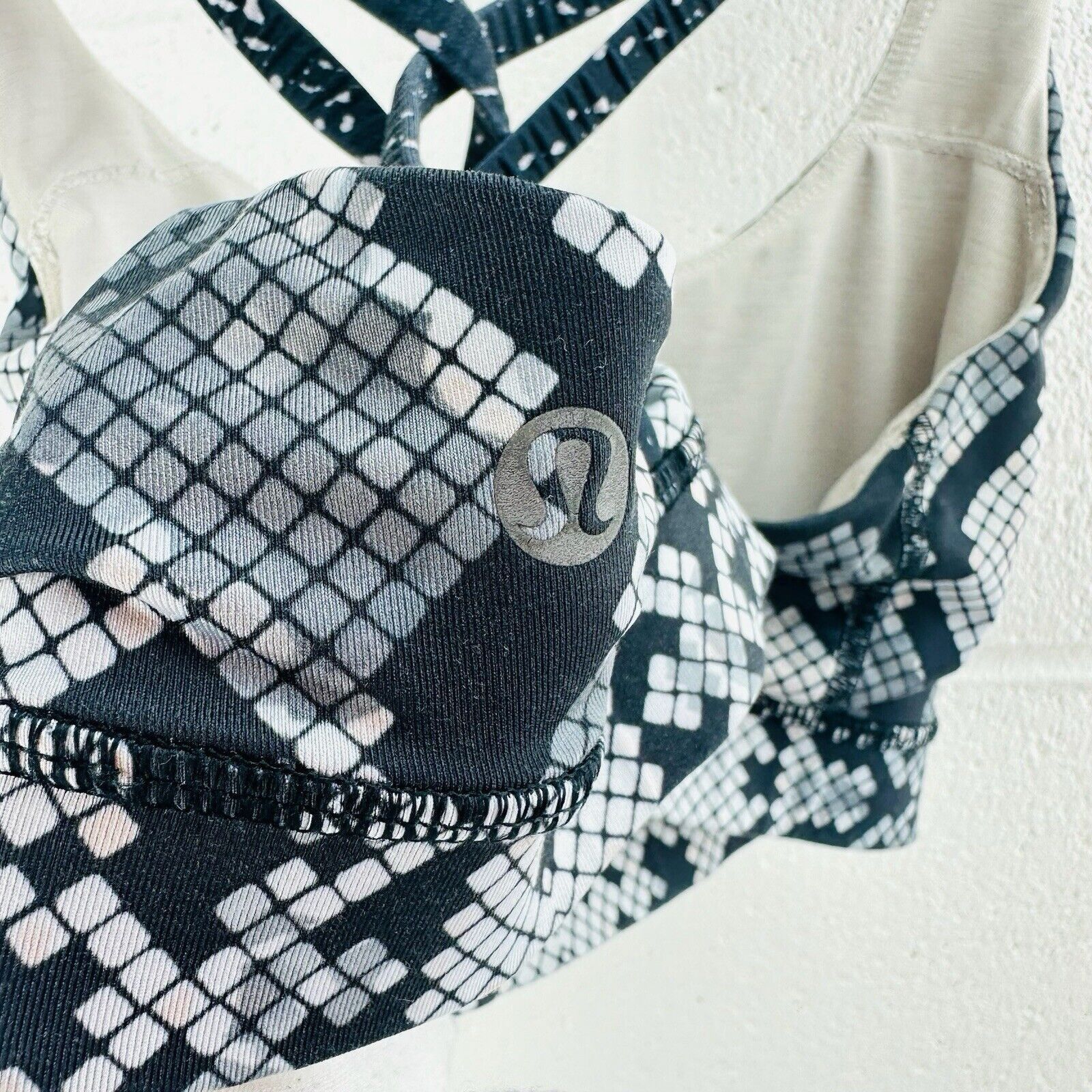 Lululemon Lululemon Energy Bra Snake Skin Animal Print Strappy Back 6 Size S / US 4 / IT 40 - 4 Thumbnail