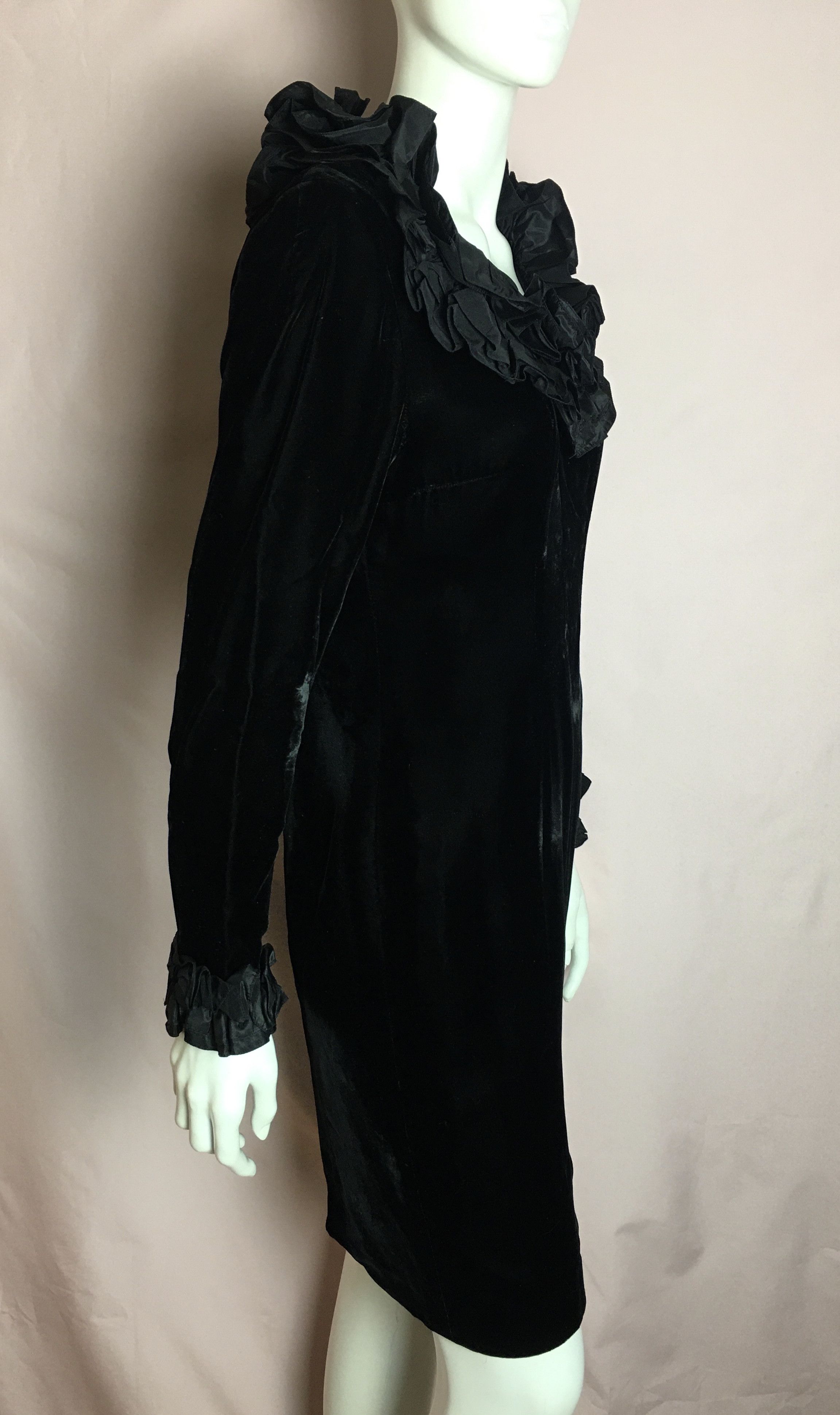 Guy Laroche Vintage Guy Laroche Black Velvet Ruffle Collar Dress 1980s Size S / US 4 / IT 40 - 4 Thumbnail