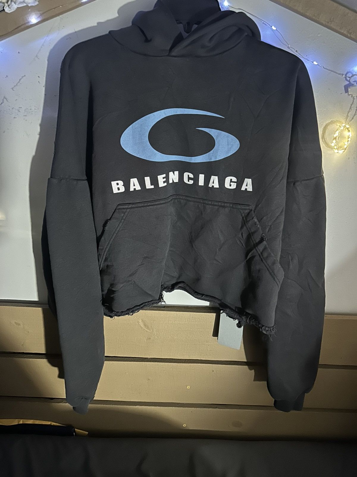 Balenciaga Balenciaga cropped logo distressed graphic hoodie size 2 Size US M / EU 48-50 / 2 - 1 Thumbnail