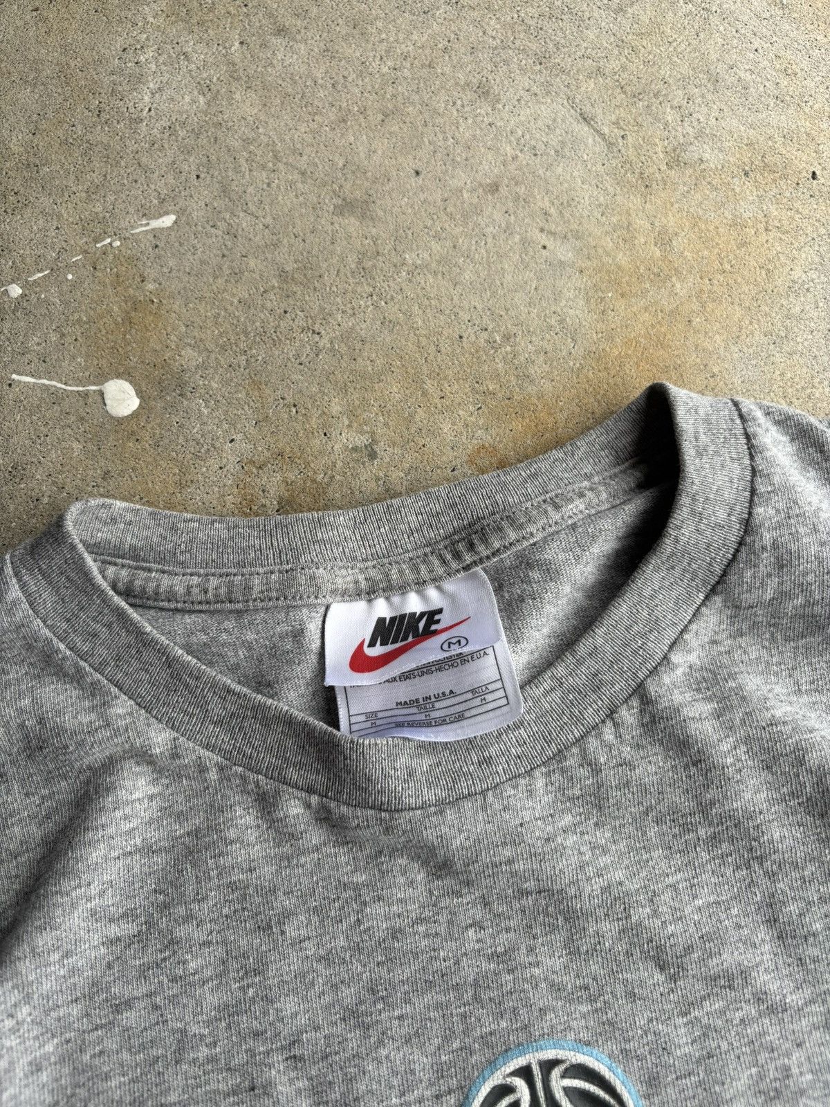 Nike Vintage 90s Nike Basketball Heather Grey Centre Logo Tee Size US S / EU 44-46 / 1 - 4 Thumbnail