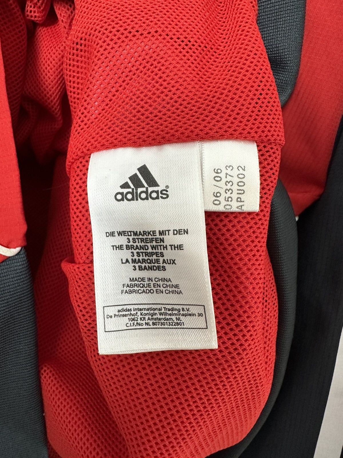 Adidas Liverpool 2006 2007 adidas track top hooded vintage jacket L Size US L / EU 52-54 / 3 - 6 Thumbnail