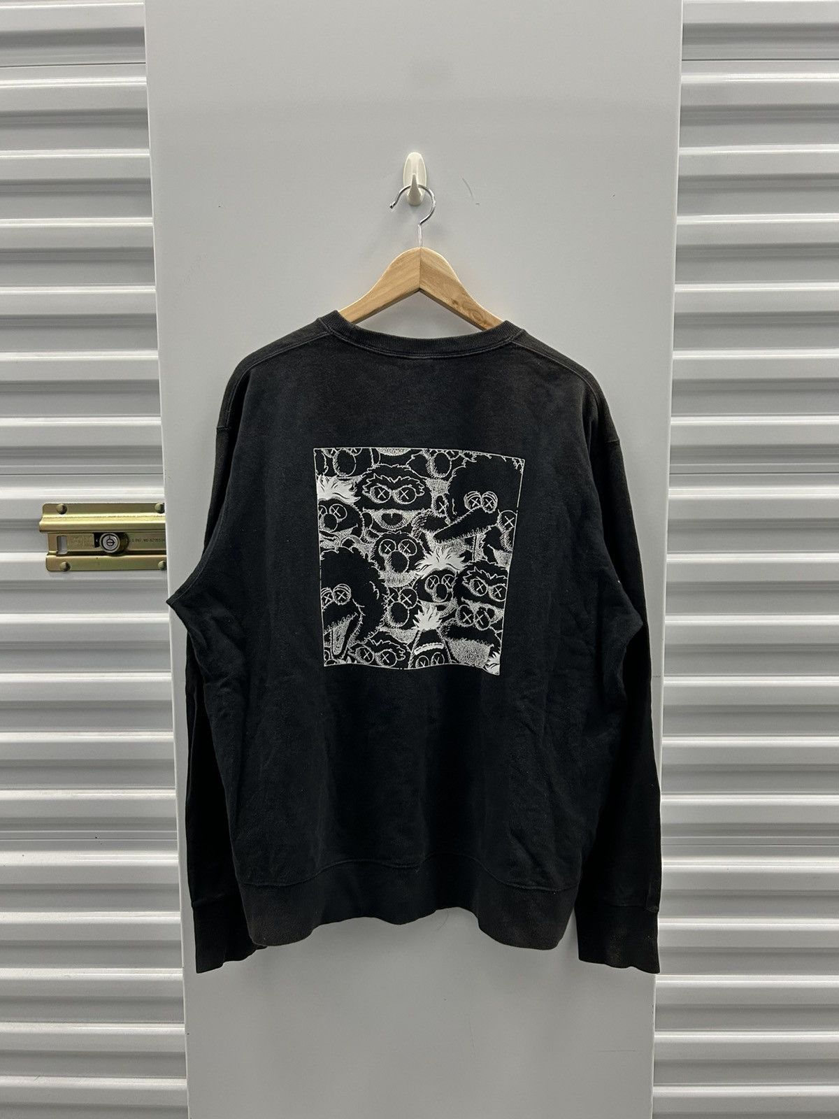 Kaws × Uniqlo Kaws x Uniqlo sweatshirt Size US L / EU 52-54 / 3 - 1 Thumbnail