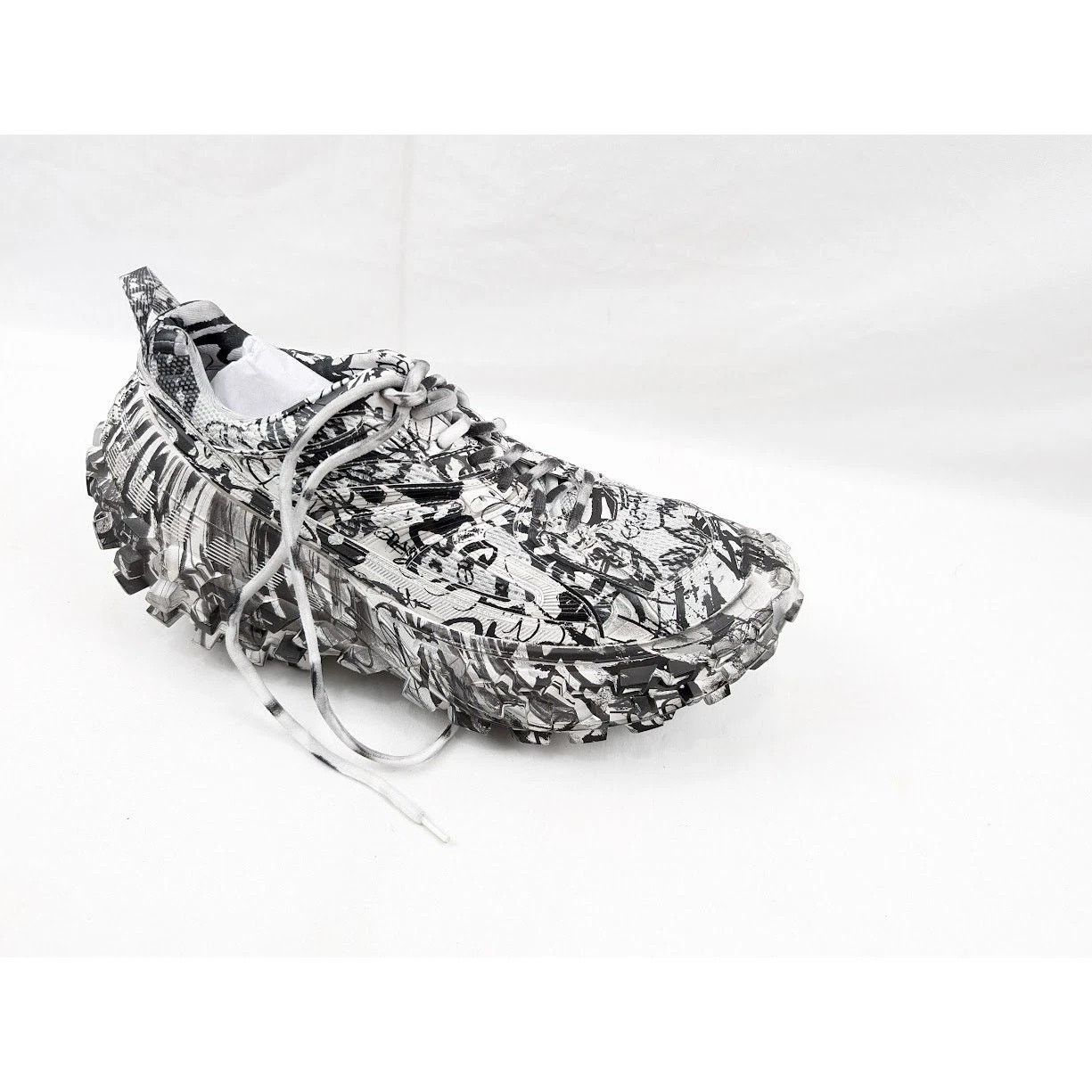Balenciaga o1rshd1 Bouncer Extreme Graffiti Print in White/Black Size US 10 / EU 43 - 1 Thumbnail