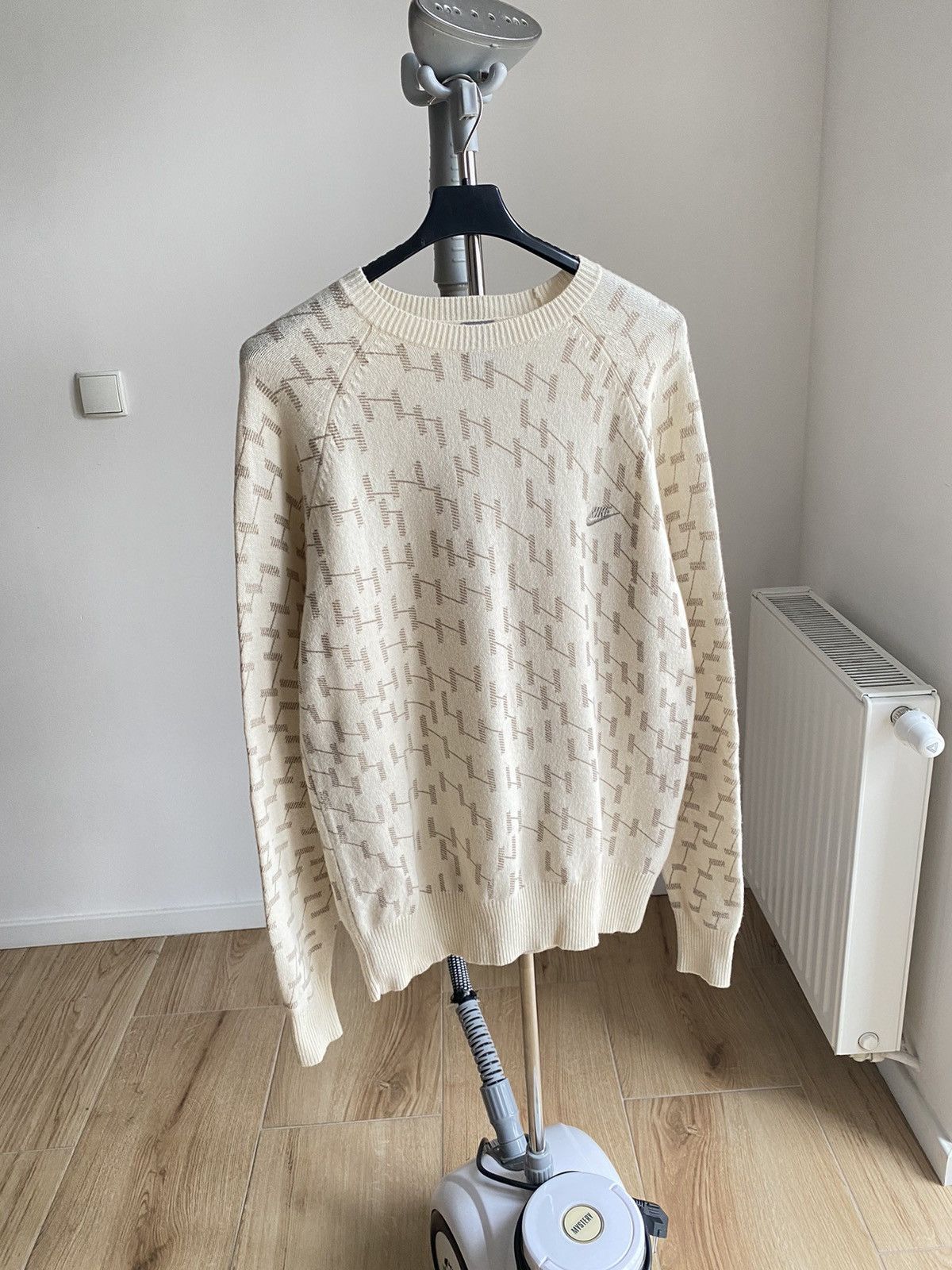 Nike Vintage Nike Wool Cozy Sweater Cream Size US L / EU 52-54 / 3 - 5 Thumbnail