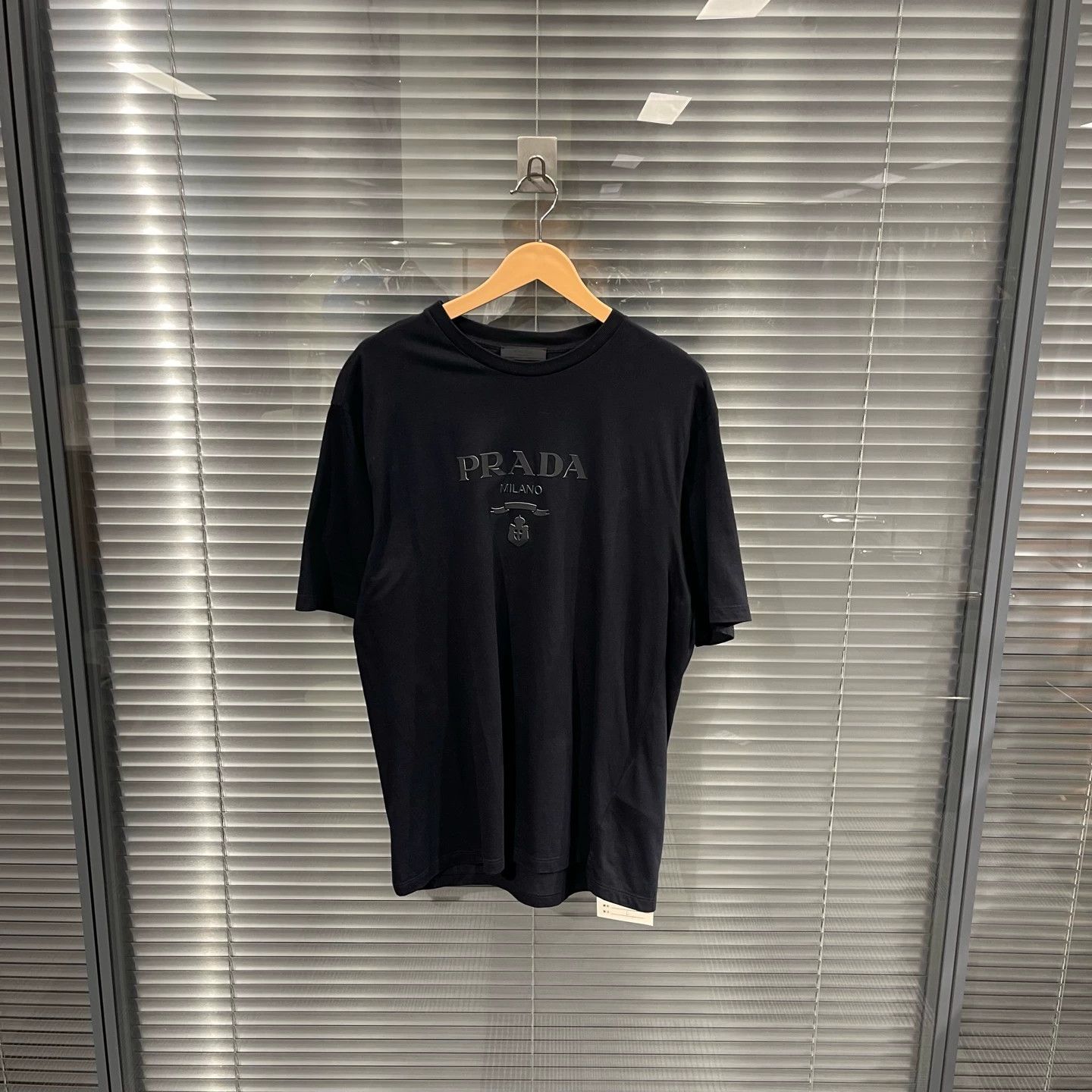 Prada Prada letter print short sleeve tee L 95new Size US L / EU 52-54 / 3 - 1 Thumbnail