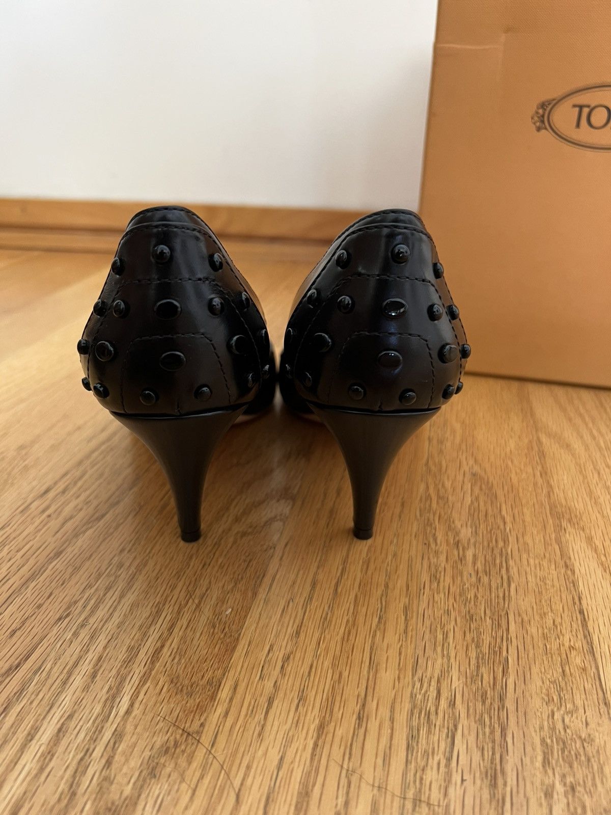 Tod's Tod’s Pump Heel - 38 Black with Studded Heel Size US 8 / IT 38 - 4 Thumbnail