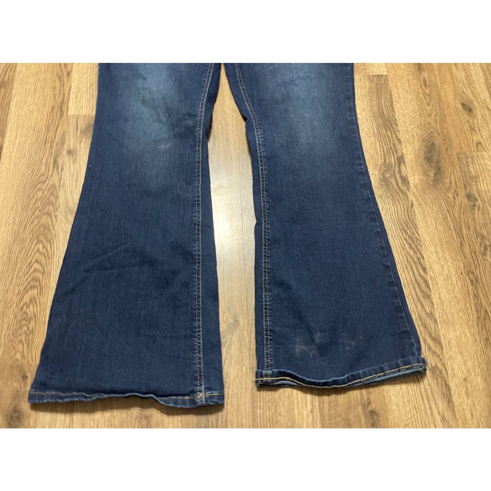 Vintage Maurices M Jeans Women’s 14W Blue Denim Classic Flared Jeans 5-Pocket | Regular Fit | Inseam 30 in | Medium Wash | Blue | 14W Womens MAURICES Jeans Size 36" / US 14 / IT 50 - 3 Thumbnail