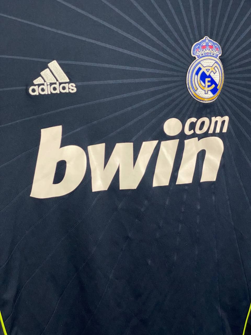 Adidas Real Madrid Adidas 2010 Jersey Size M Size US M / EU 48-50 / 2 - 6 Thumbnail