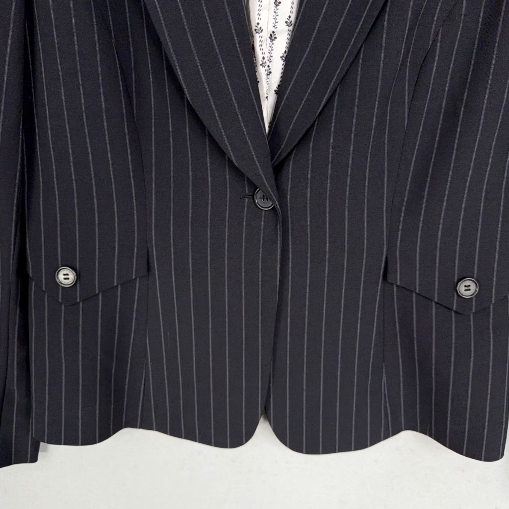 Vintage Tahari Blazer Womens 10 Black Pinstripe Wool Silk Professional Career Office Blazer Women Formal Workwear Mens? Size L / US 10 / IT 46 - 2 Thumbnail