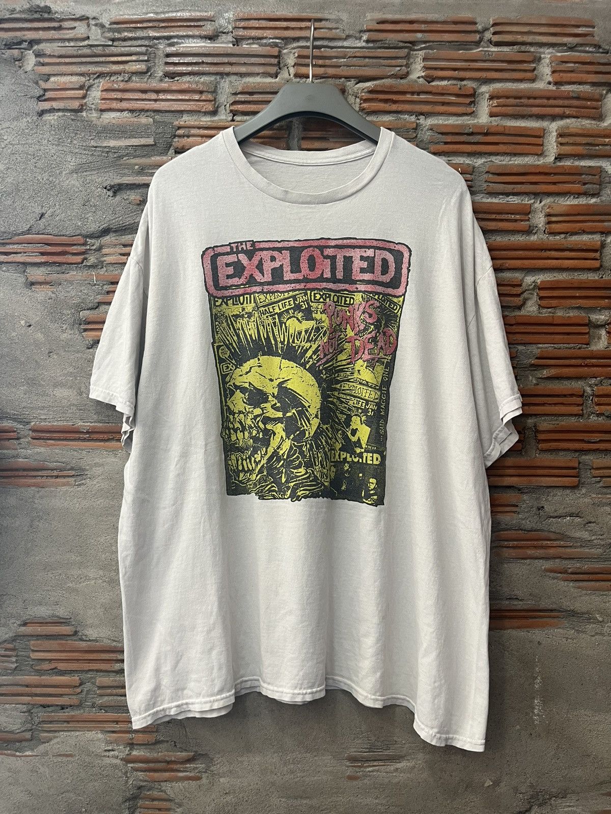 Band Tees Vintage THE EXPLOITED Punk’s Not Dead 00’s Tshirt Size US XXL / EU 58 / 5 - 2 Thumbnail