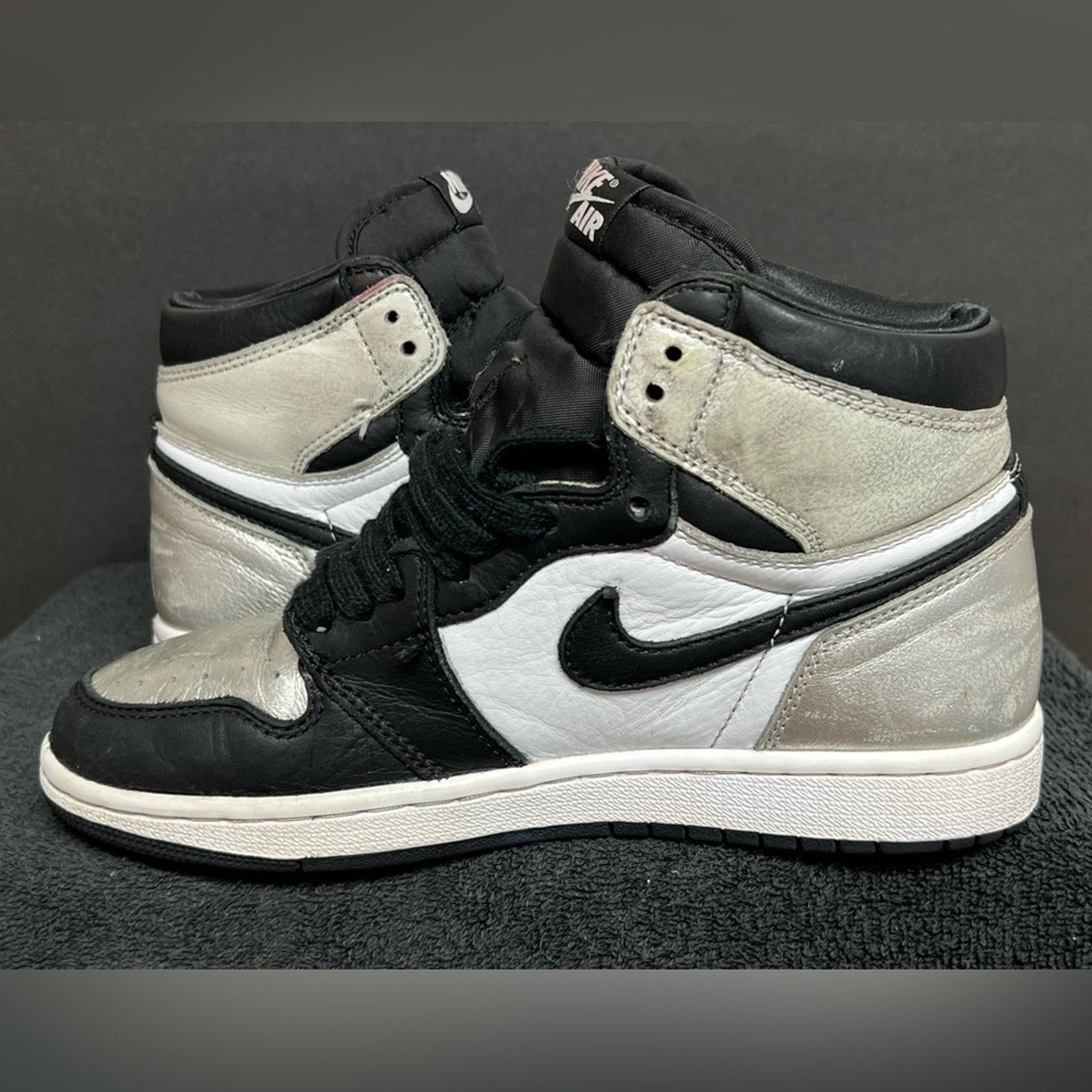 Jordan Brand Jordan 1 High OG Metallic Silver Women’s SIZE 7 Size US 7 / IT 37 - 4 Thumbnail