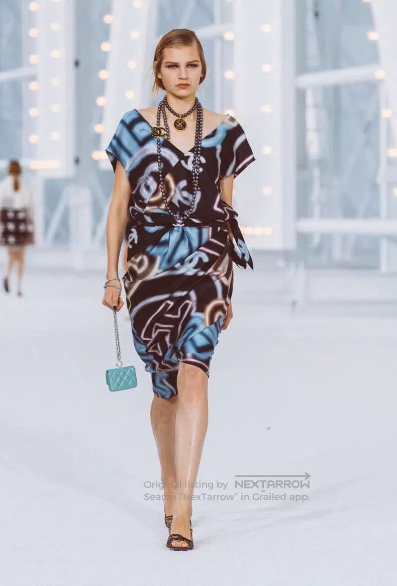 Chanel Chanel 21S blue and black letter printed silk dress Size XXS / US 00 / IT 34 - 2 Thumbnail
