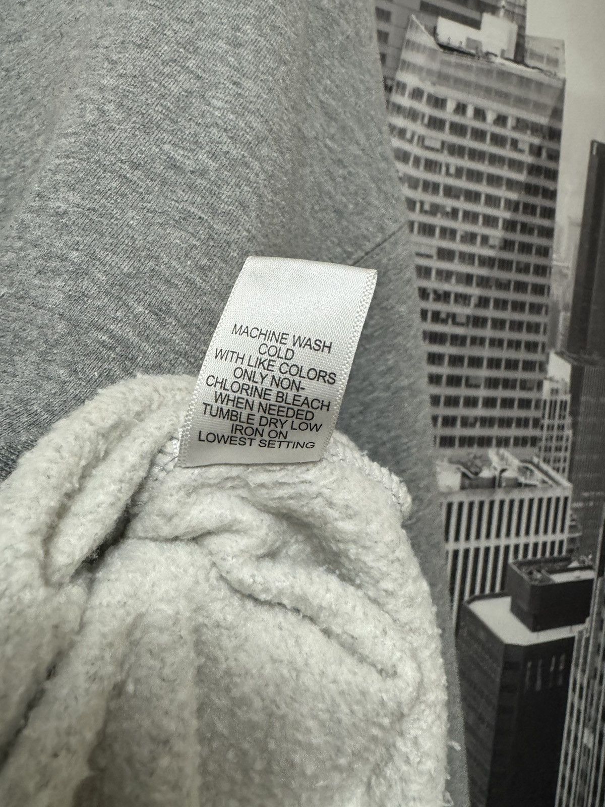 Fear of God OG Fear of God Essentials Graphic Crewneck Grey SZ Small🔥 Size US S / EU 44-46 / 1 - 9 Thumbnail