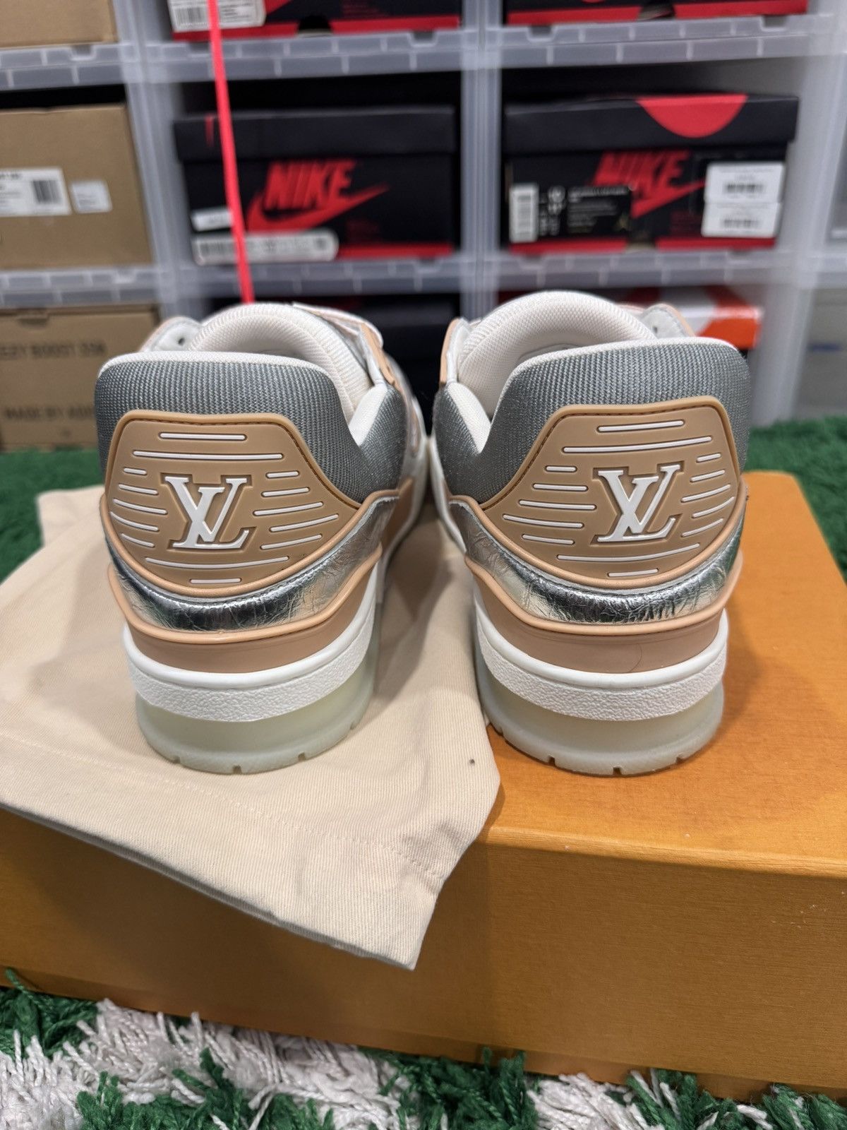 Louis Vuitton Louis Vuitton Trainer Sneaker (7.5LV/ 9US) Size US 9 / EU 42 - 3 Thumbnail
