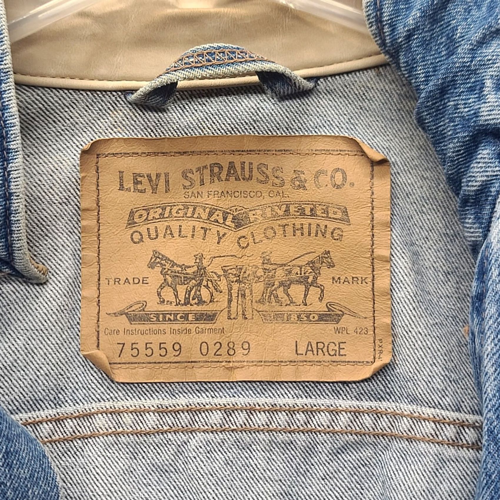 Levi's VINTAGE Levi’s Denim Jacket Men’s Large Trucker USA Made Leather Collar Size US L / EU 52-54 / 3 - 2 Thumbnail