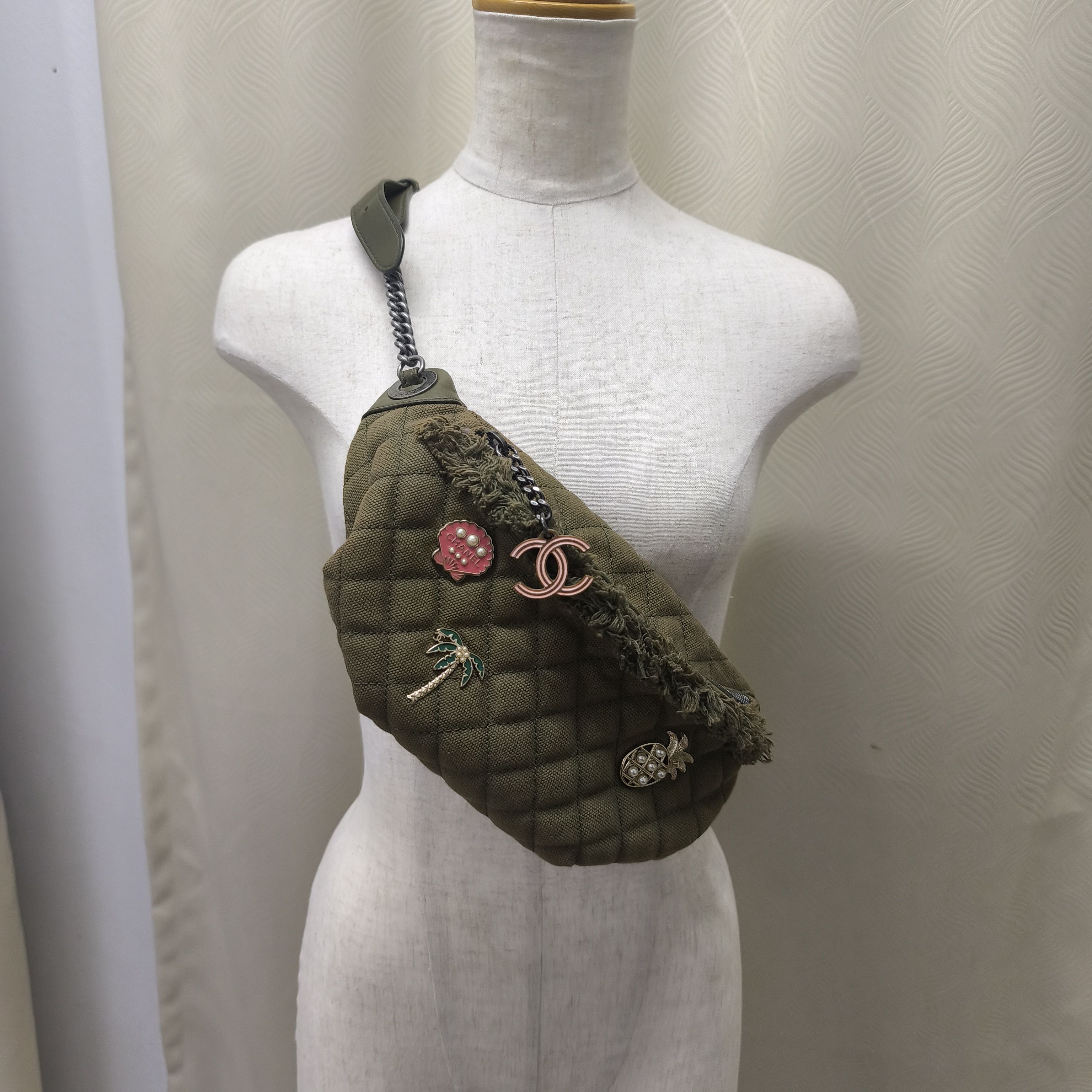 Chanel 2017 Chanel Coco Cuba Waist Bag in Canvas and Lambskin Size ONE SIZE - 8 Thumbnail