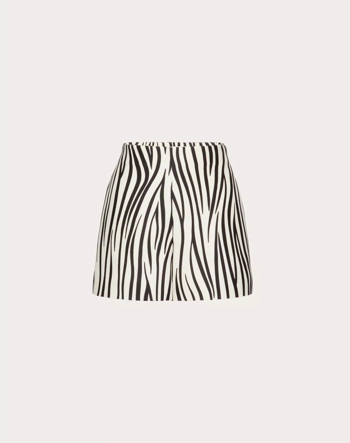 Valentino o1s1wg110925 Crepe Couture Shorts 1966 Print in Black Size 30" / US 8 / IT 44 - 1 Thumbnail