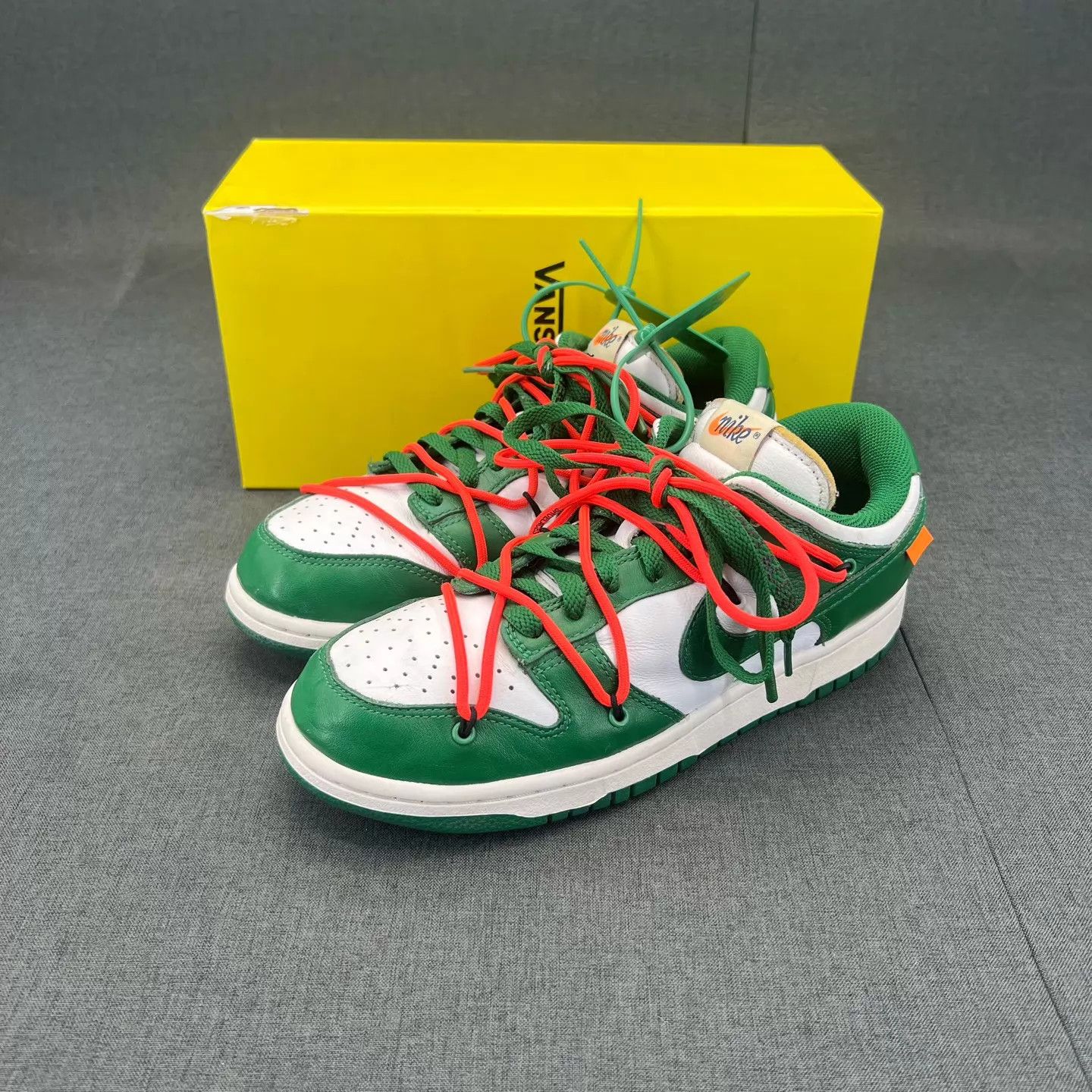 Nike OW x Nike Dunk Low White Green 40.5 Boxed CH18629 Size US 7.5 / EU 40-41 - 1 Thumbnail
