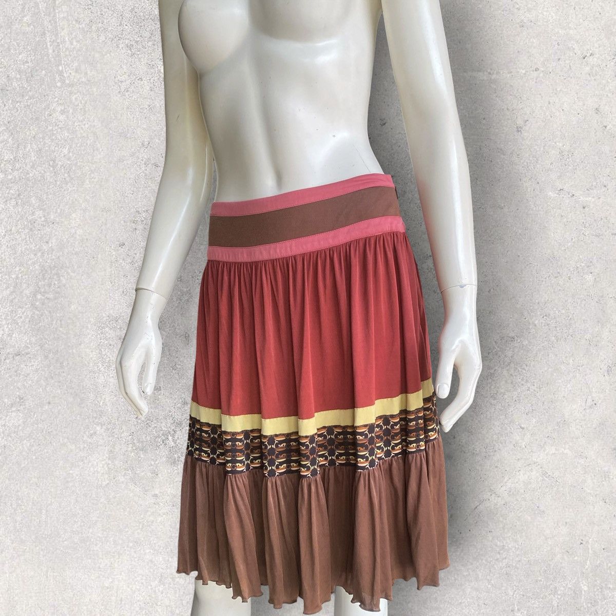 Gucci 2006 Gucci Silk Skirt Size 26" / US 2 / IT 38 - 1 Thumbnail