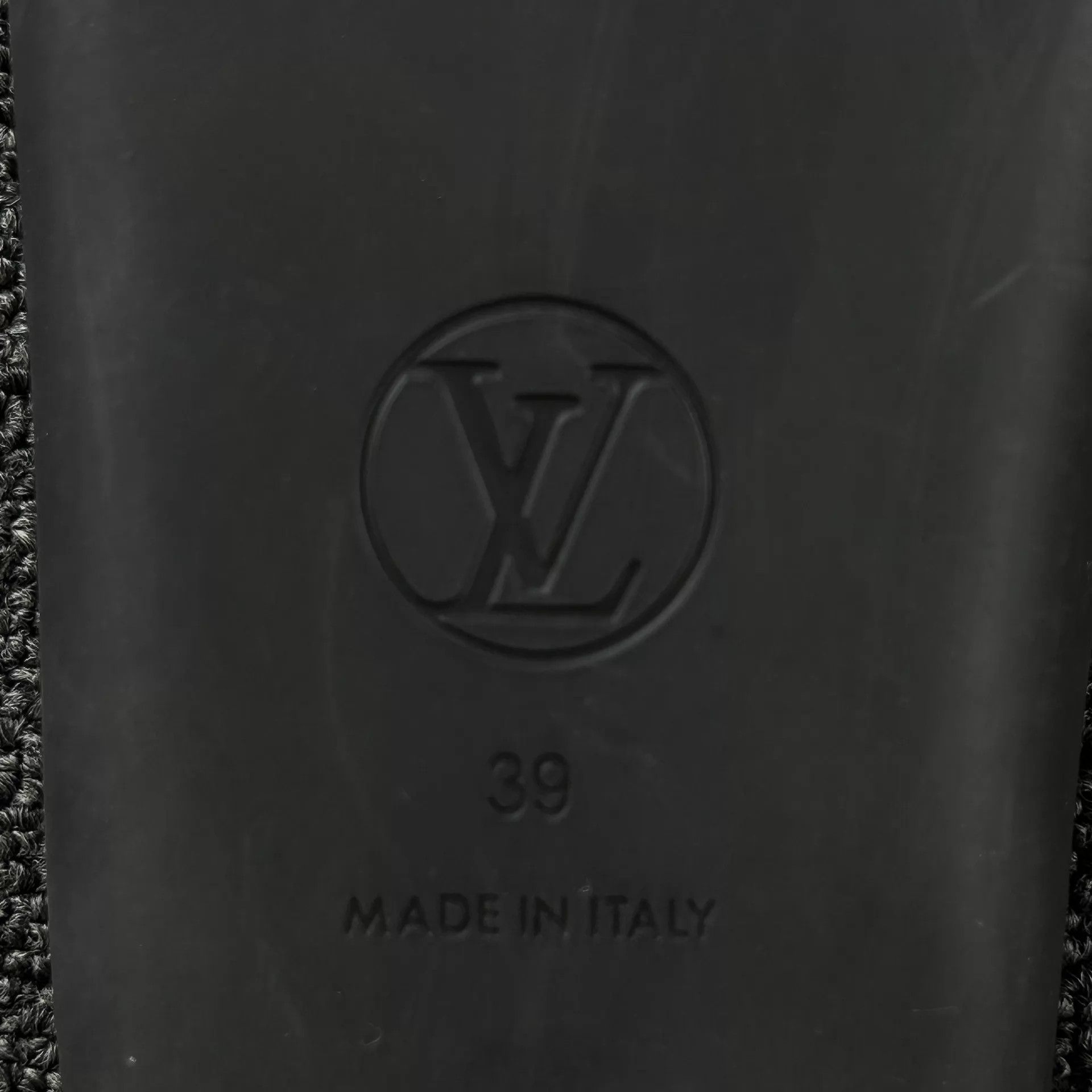 Louis Vuitton LV Flamingo Slippers 39 Light Worn Monogram Badge Size US 8.5 / IT 38.5 - 7 Thumbnail