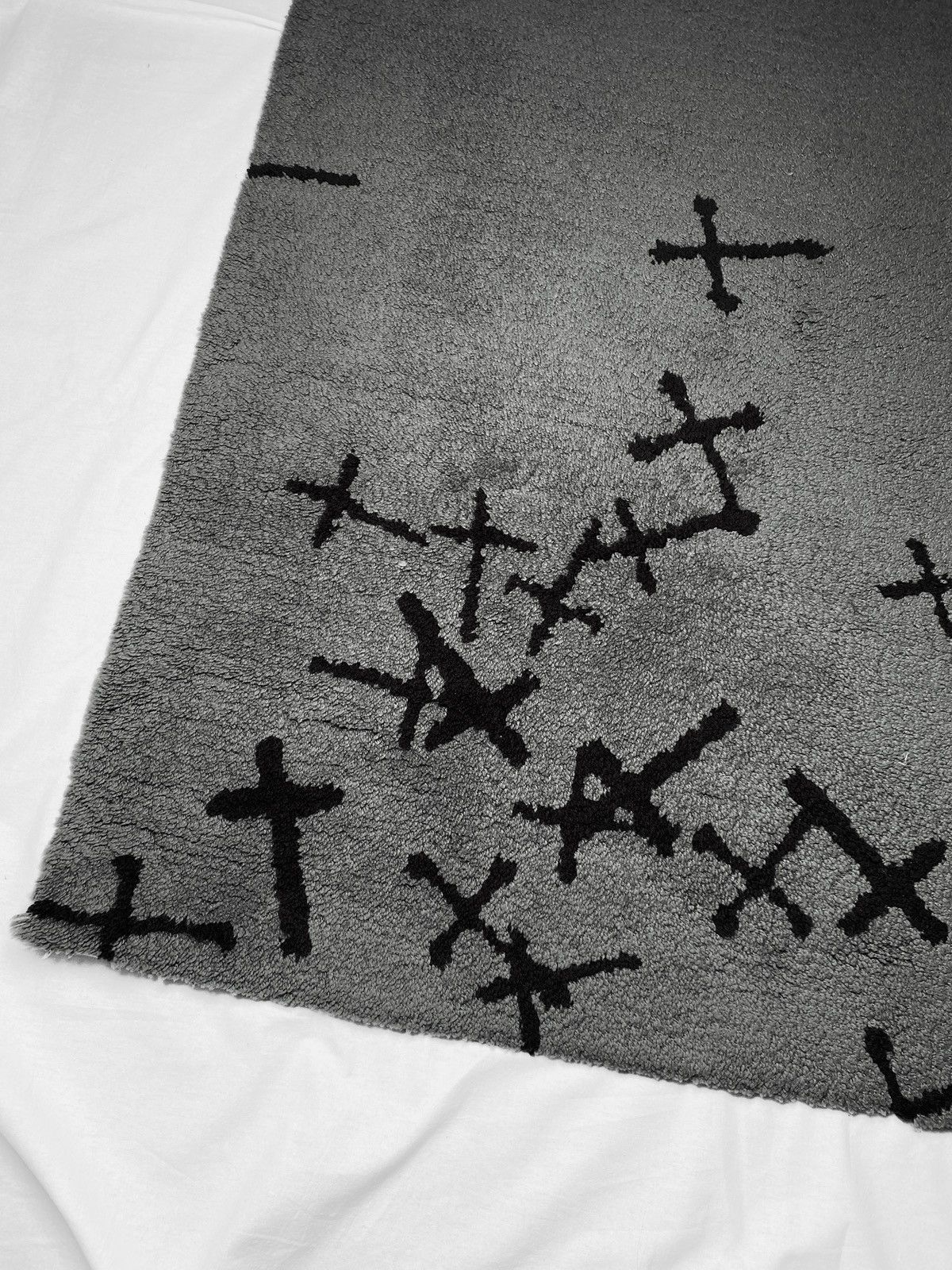 Undercover Undercover AW02 "Witches Cell Division" Cross Rug Size ONE SIZE - 3 Thumbnail