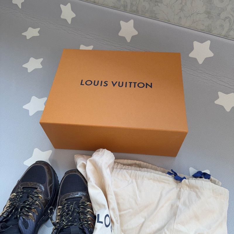 Louis Vuitton Louis Vuitton Run Away Casual Sneakers for Men - Size US 8 / EU 41 - 5 Thumbnail