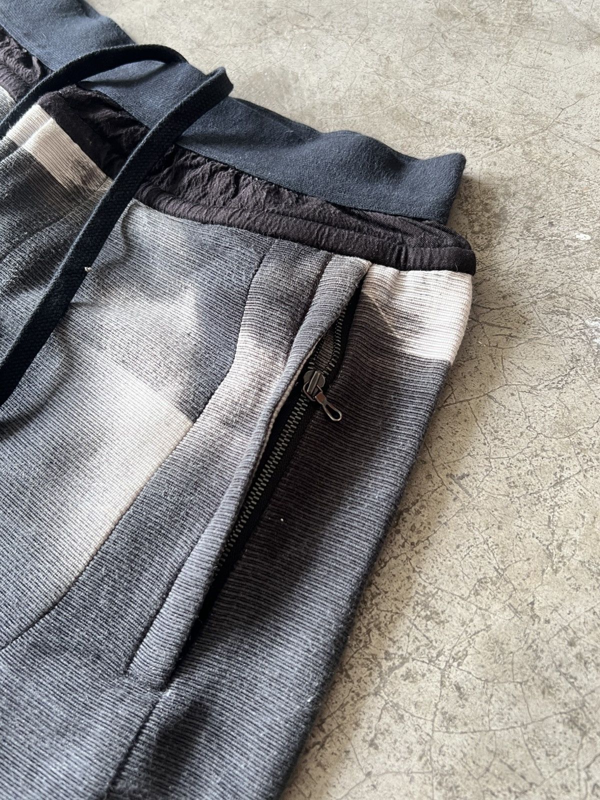 Julius Julius 7 - S/S14 “Ghost” - Geometric Drop Crotch Short Size US 30 / EU 46 - 6 Thumbnail