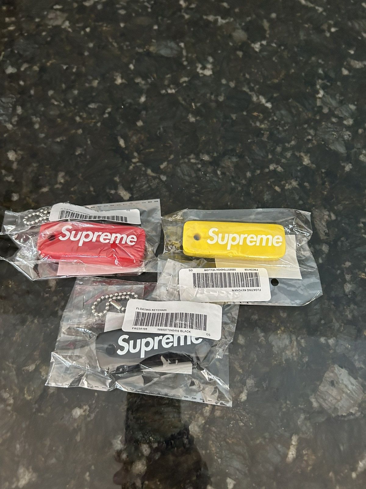 Supreme Floating Keychain Supreme Floating Keychain (Set of