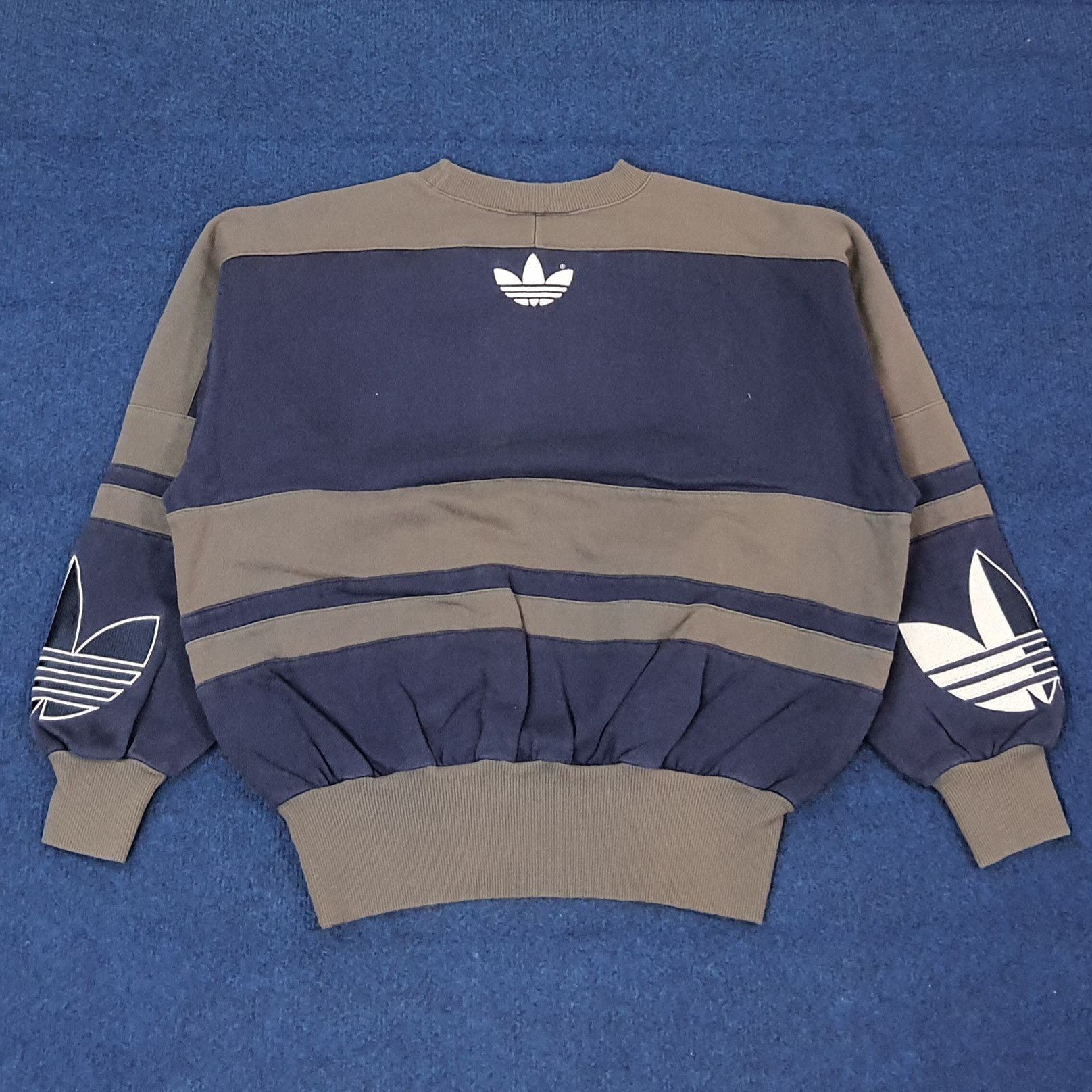 Adidas Vintage Adidas Three Stripes Retro Logo Sweatshirt C256N20 Size US M / EU 48-50 / 2 - 5 Thumbnail