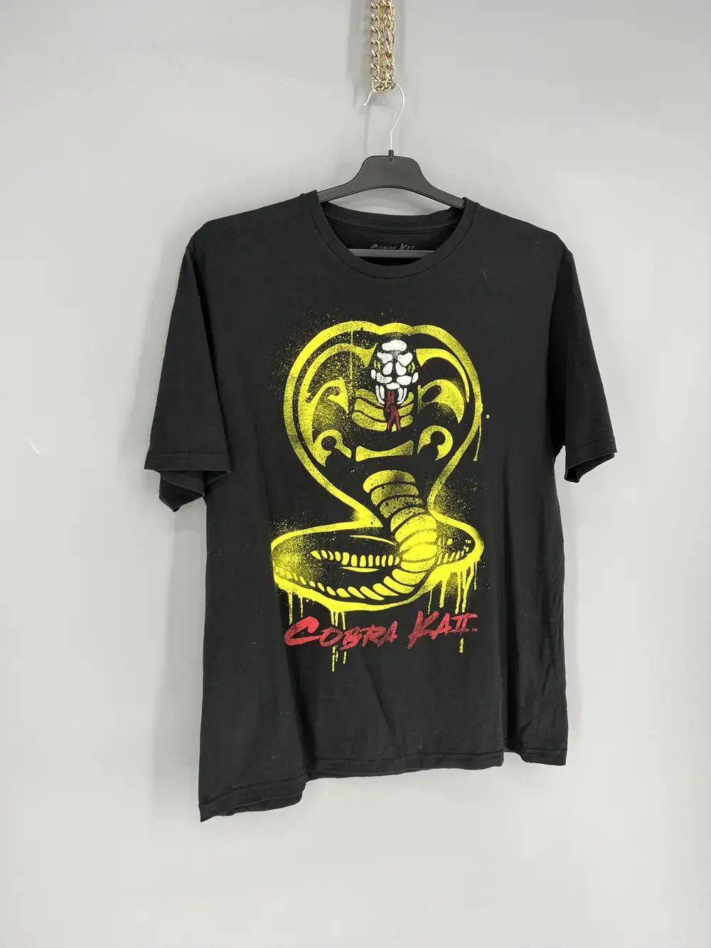 Band Tees Bioworld Cobra Kai Men's Graphic Tee Medium Black Size US M / EU 48-50 / 2 - 2 Thumbnail
