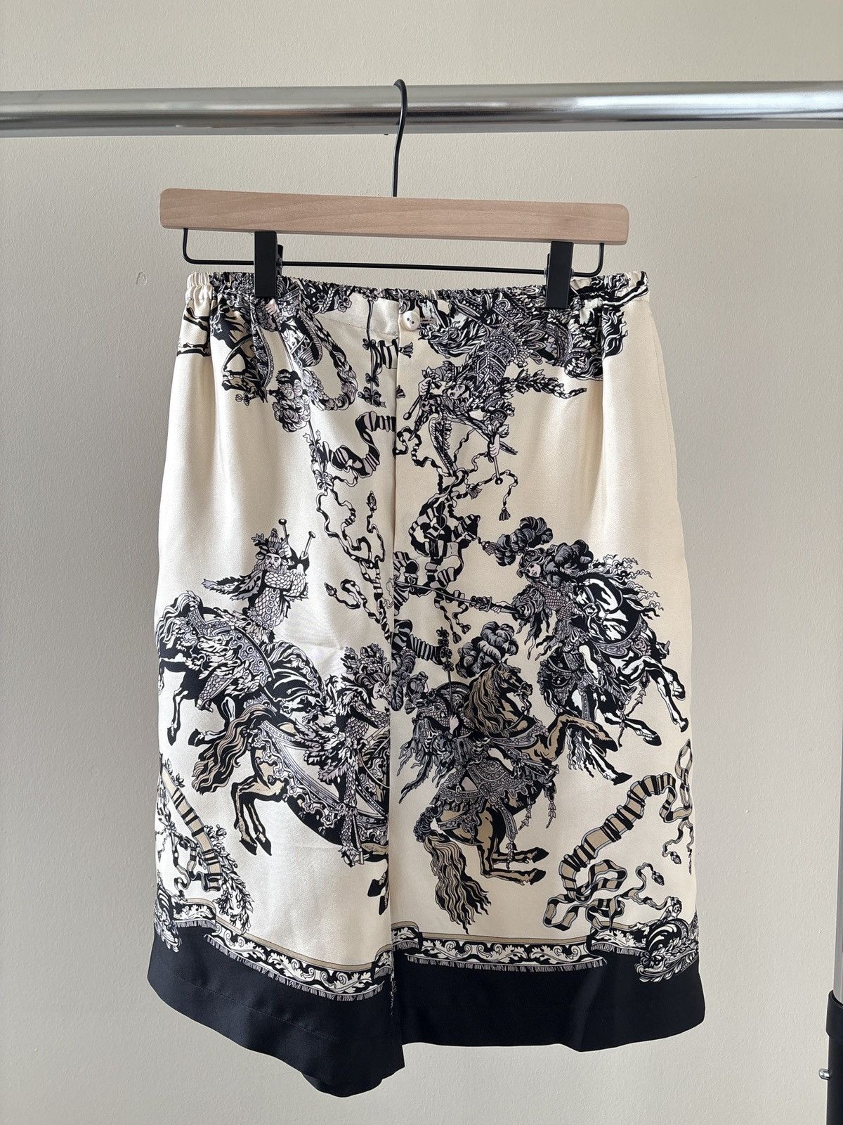 Gucci GUCCI ROI SOLEIL PRINT SHORTS Size US 32 / EU 48 - 1 Thumbnail