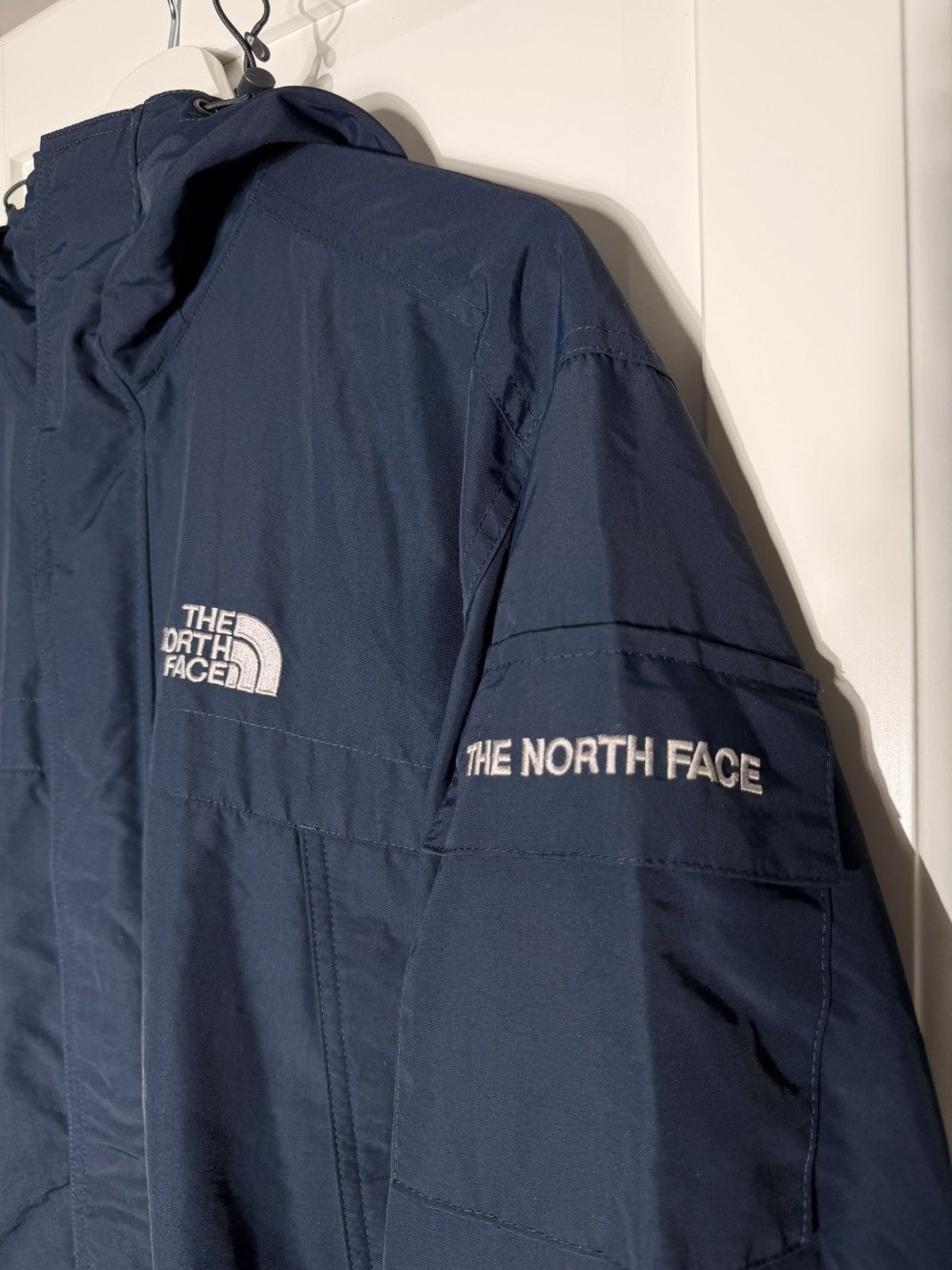 The North Face The North Face Blue Lightweight Jacket – Size M Size US M / EU 48-50 / 2 - 5 Thumbnail