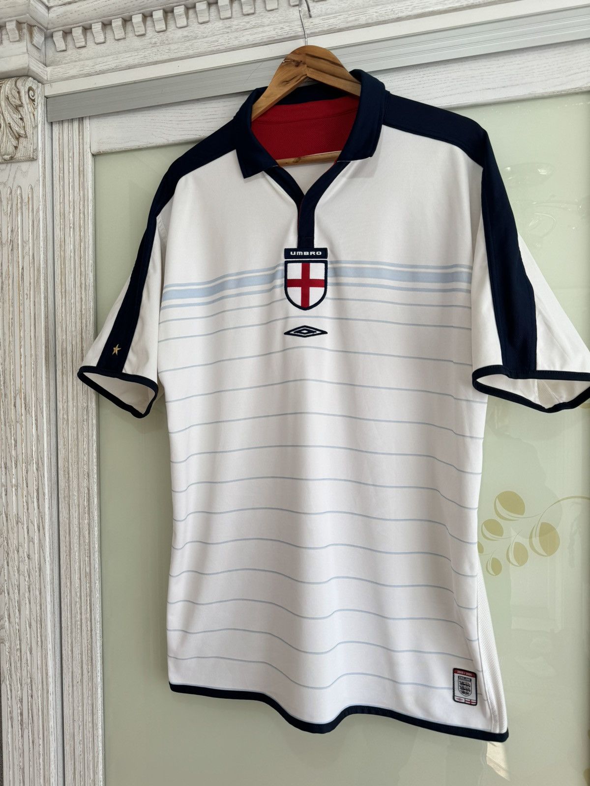 Umbro × Vintage Vintage England 2004-2005 Home Soccer Jersey Football Kit Size US L / EU 52-54 / 3 - 5 Thumbnail