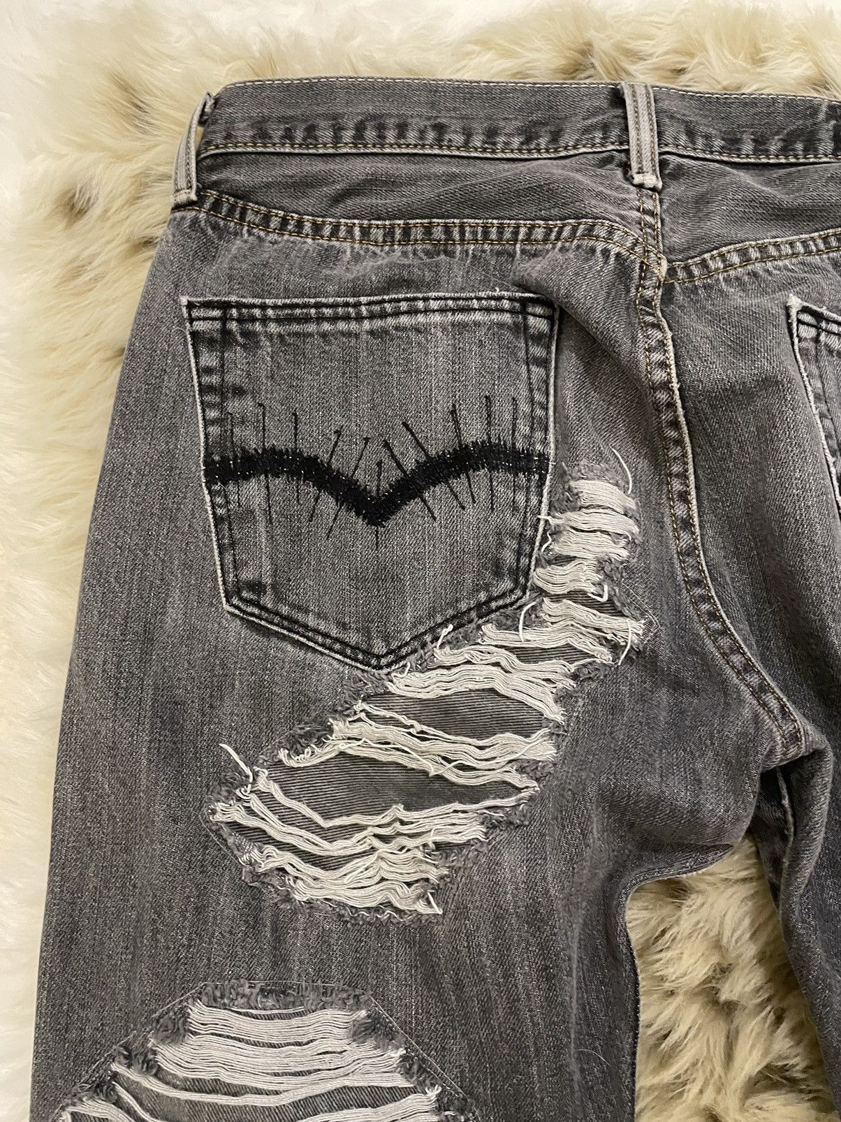 Handmade × Levi's distressed Levi’s 501 32/32 denim. Size US 32 / EU 48 - 6 Thumbnail