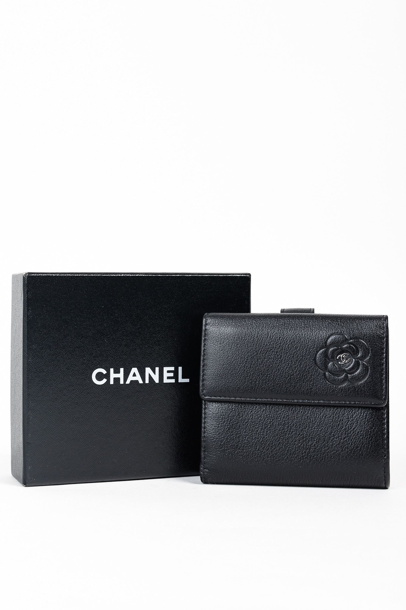 Chanel Chanel Camellia Black Leather Compact Wallet Size ONE SIZE - 12 Thumbnail