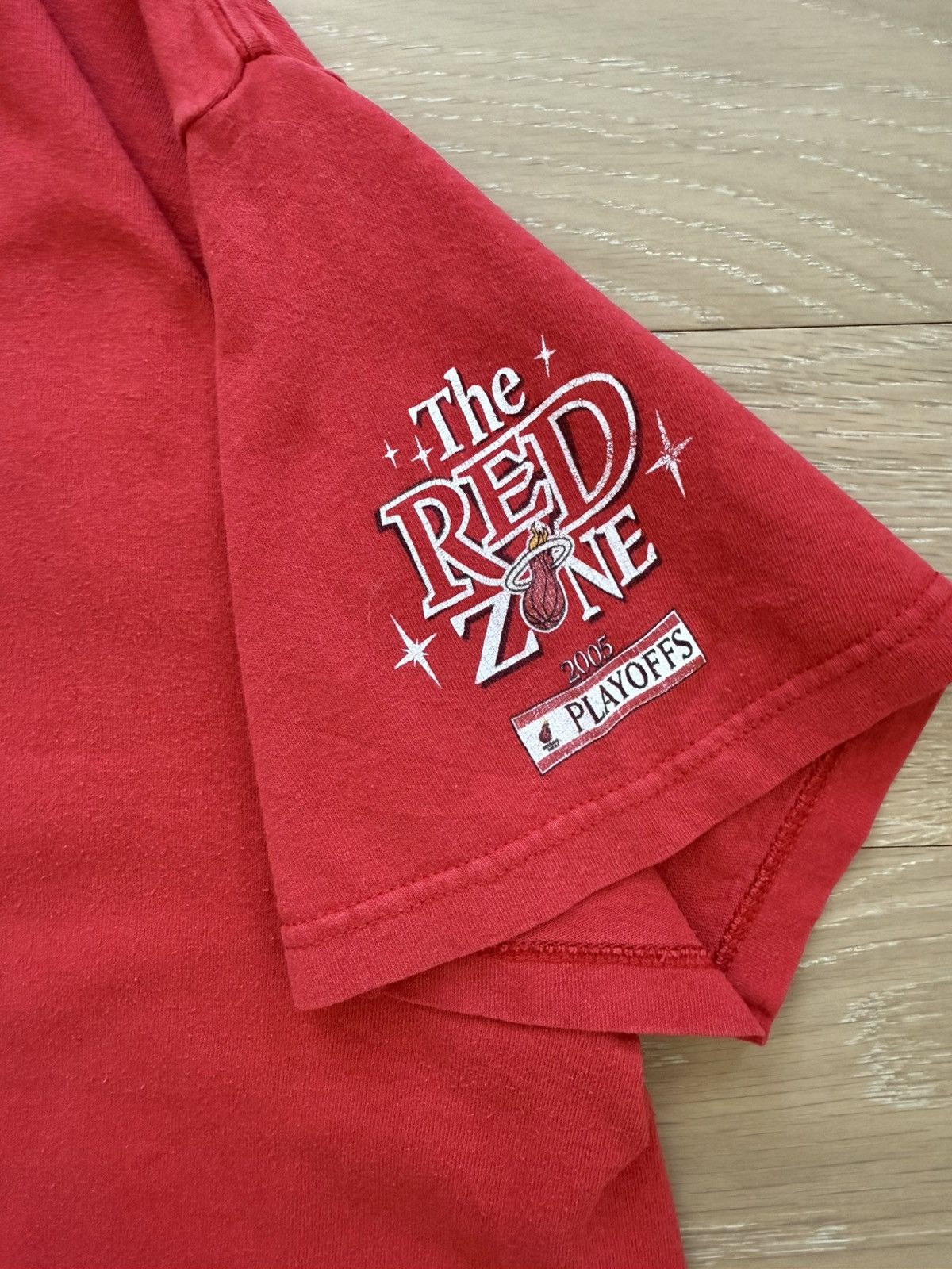 NBA Miami Heat The Red Zone NBA Playoffs 2005 Shirt Size US XL / EU 56 / 4 - 7 Thumbnail