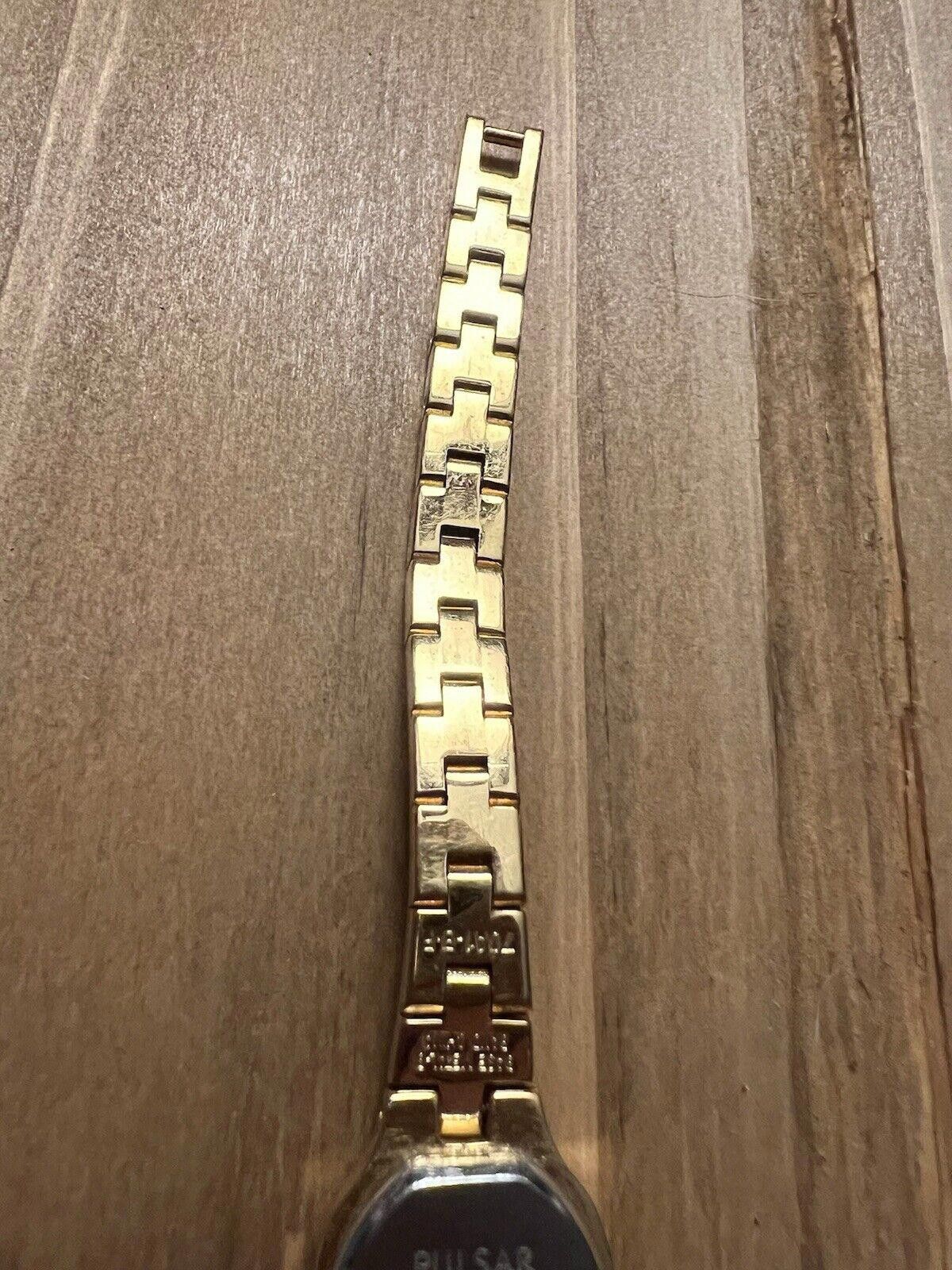 Pulsar Pulsar 672185 Women's Gold Tone Quartz Watch New Battery Size ONE SIZE - 8 Thumbnail