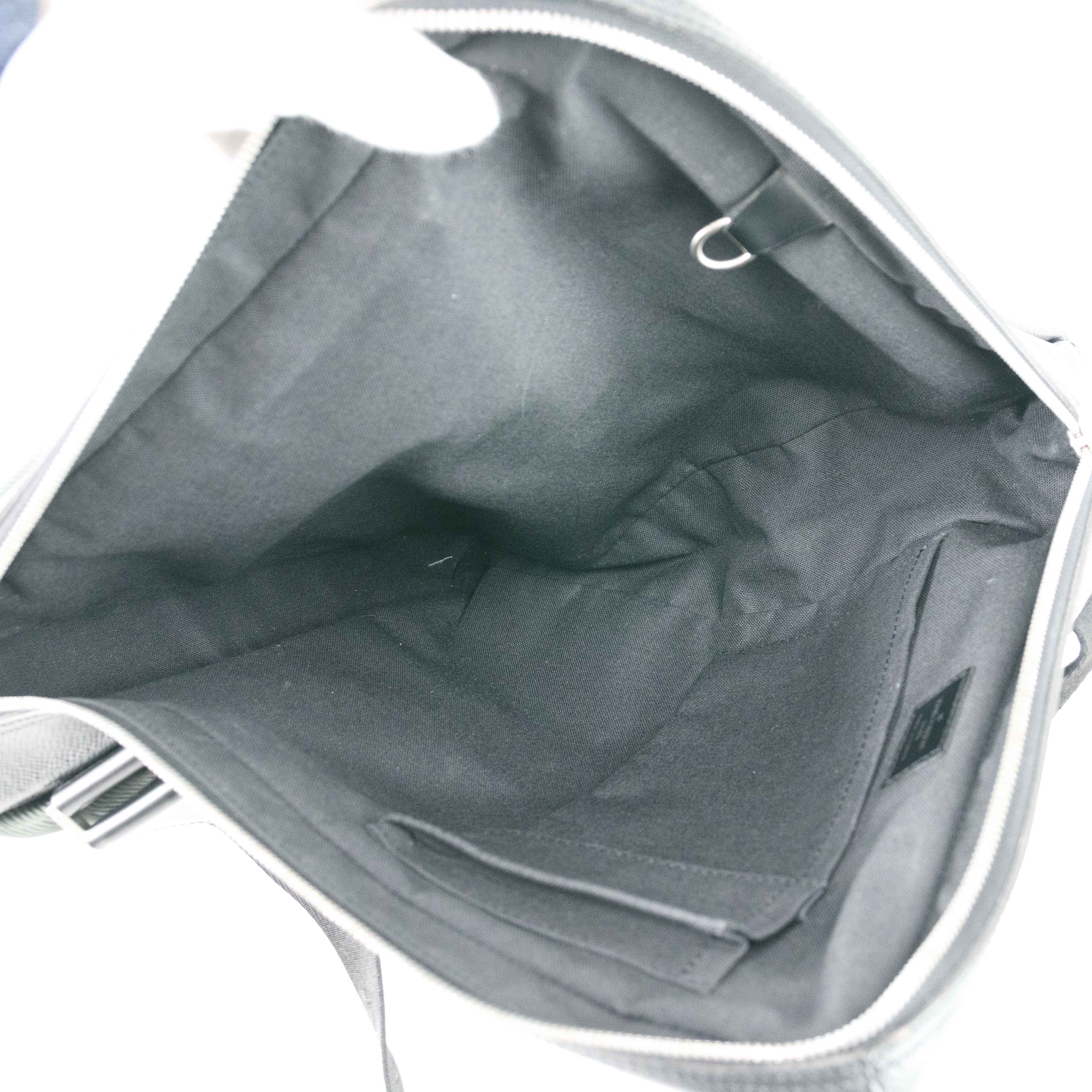 Louis Vuitton Louis Vuitton Taiga Leather District PM Messenger Bag Size ONE SIZE - 16 Thumbnail