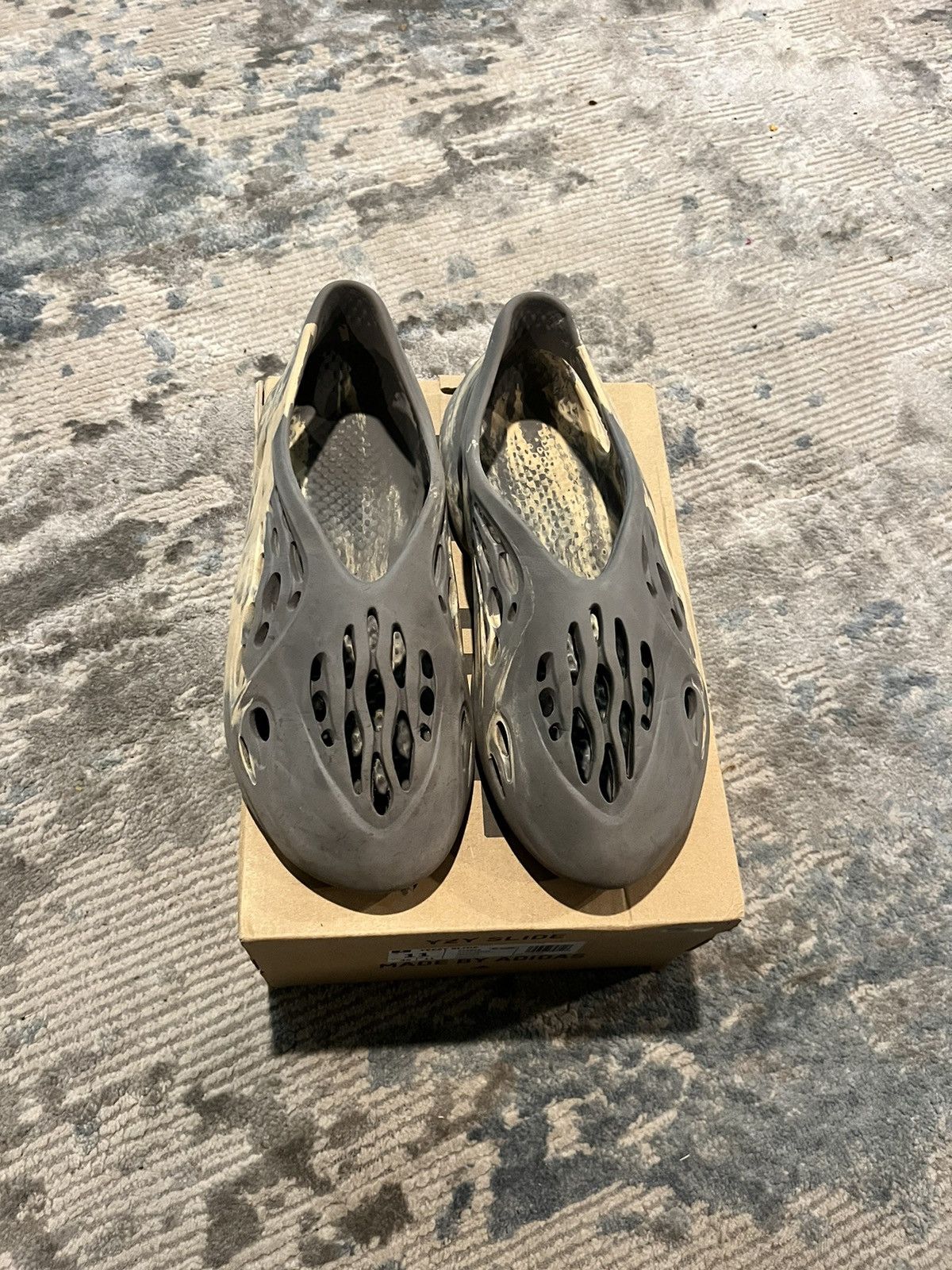 adidas gazelle silver green womens Yeezy Foam RNNR "MX Cinder"