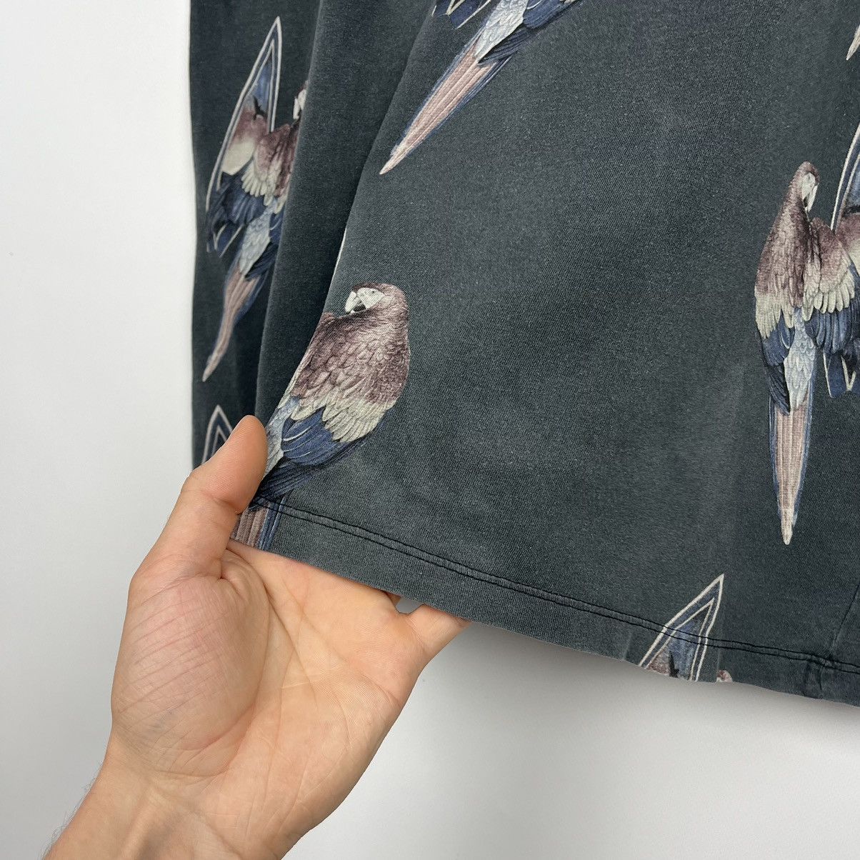 Allsaints Designer Allsaints surfin bird oversize fit y2k tee Size US M / EU 48-50 / 2 - 15 Thumbnail
