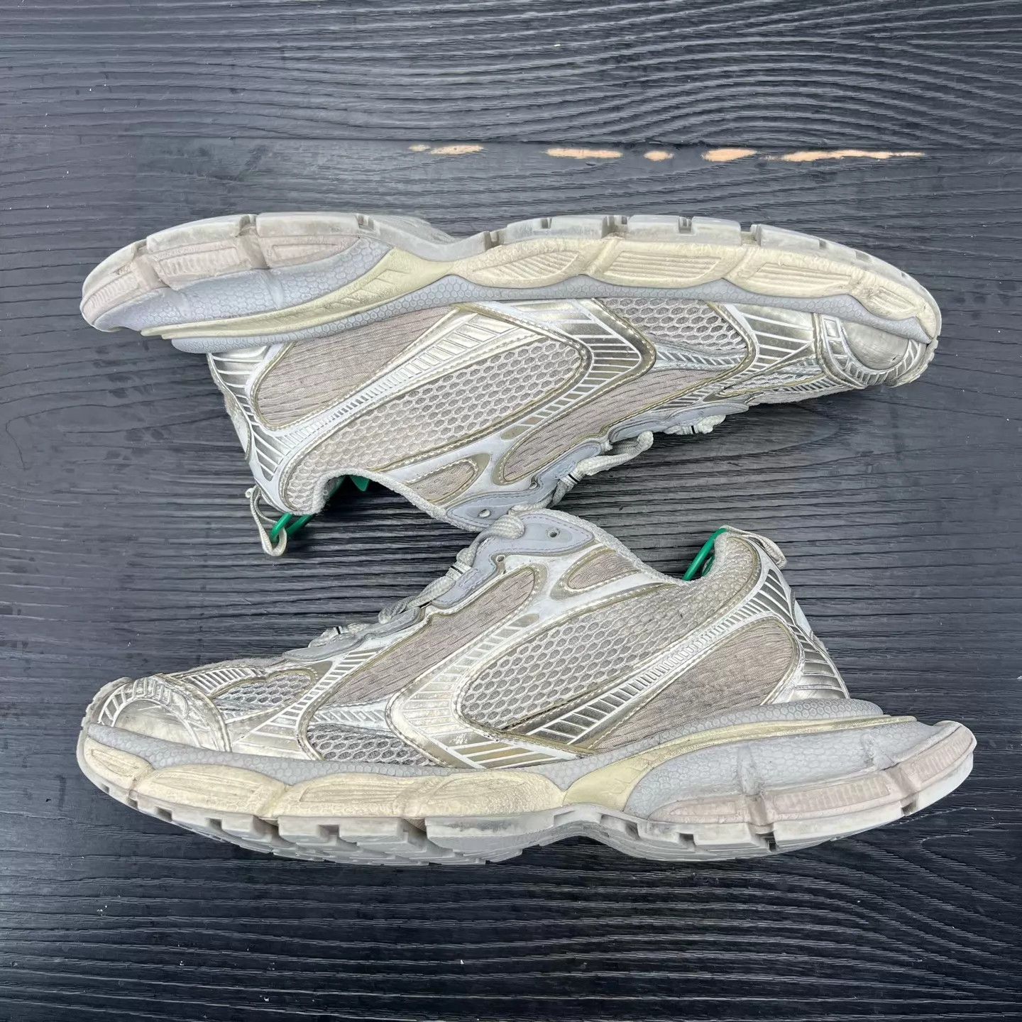 Balenciaga Balenciaga 3XL Size 43 Light Beige Like New Size US 10 / EU 43 - 3 Thumbnail