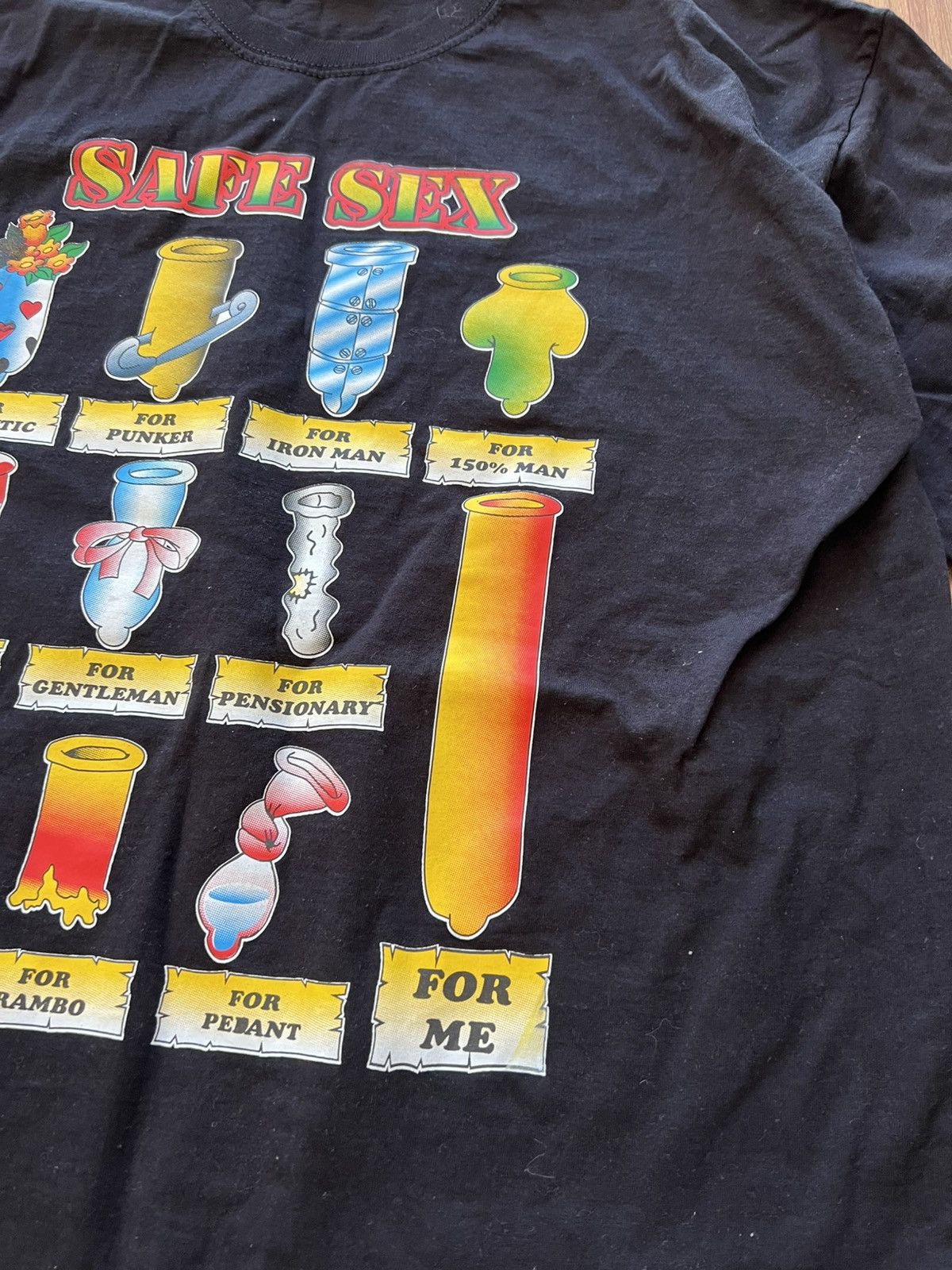 Fruit Of The Loom Vintage “SAFE SEX” T-Shirt (Fruit of the Loom, Size L) Size US L / EU 52-54 / 3 - 3 Thumbnail