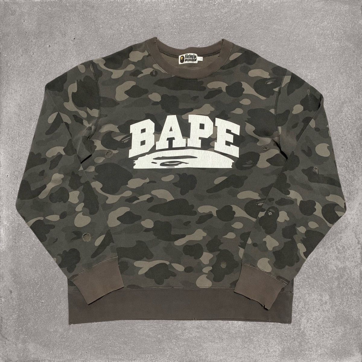Bape Bape Large Grey Camo Oversized Sweatshirt Distressed Bathing Size US L / EU 52-54 / 3 - 1 Thumbnail