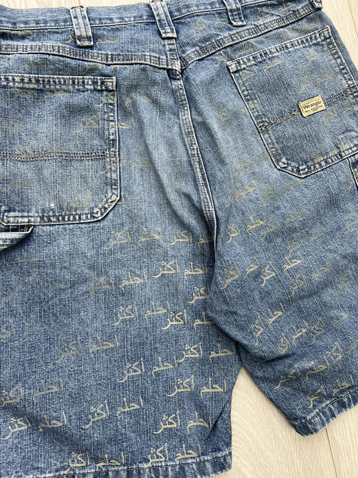 Vintage Vtg baggy Wrangler Shorts Custom Arabic “Dream More” Jort 36 Size US 36 / EU 52 - 5 Thumbnail