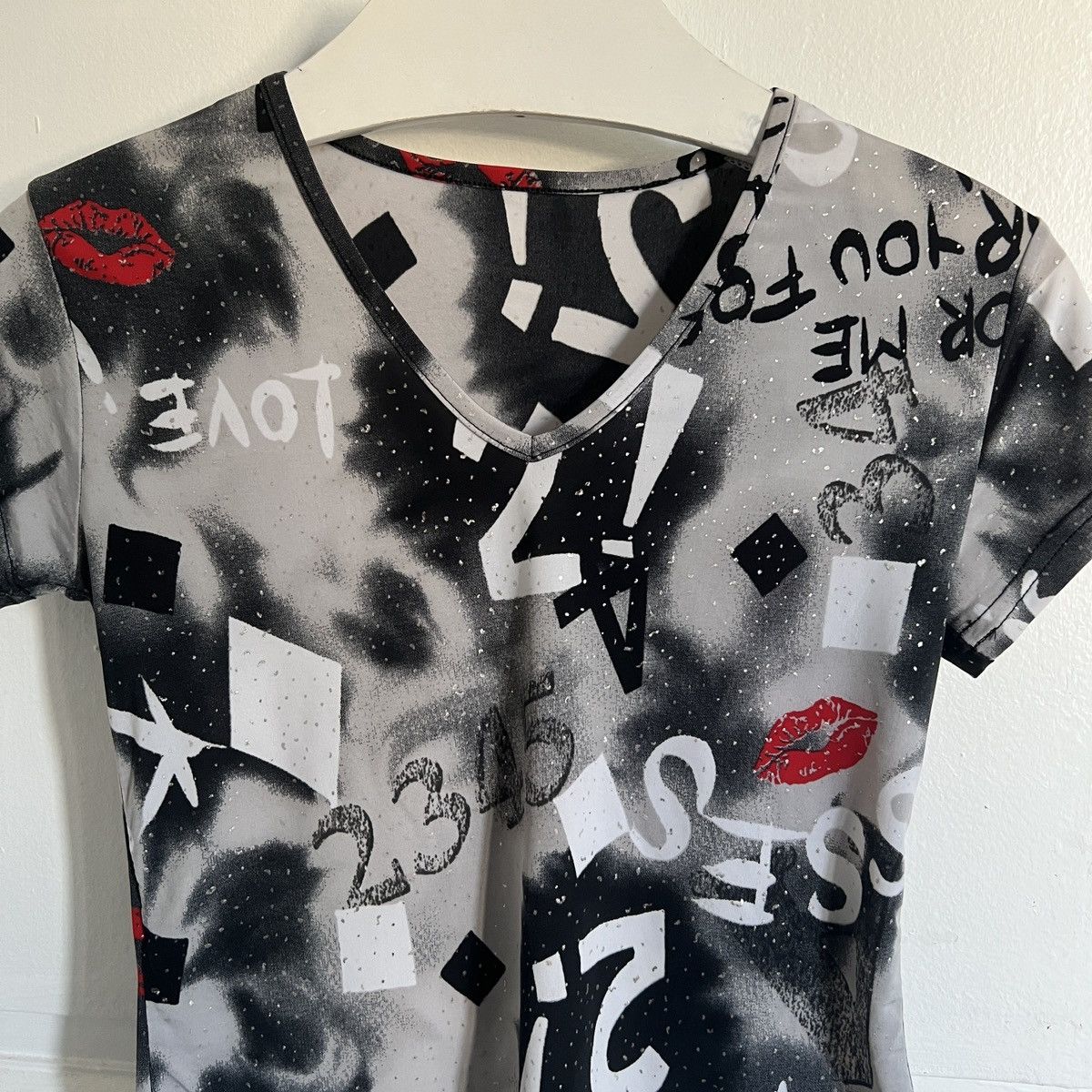 Japanese Brand × Vintage Y2K Mesh Tee Top Blouse 2000s print kiss like jpg margiela Size M / US 6-8 / IT 42-44 - 2 Thumbnail