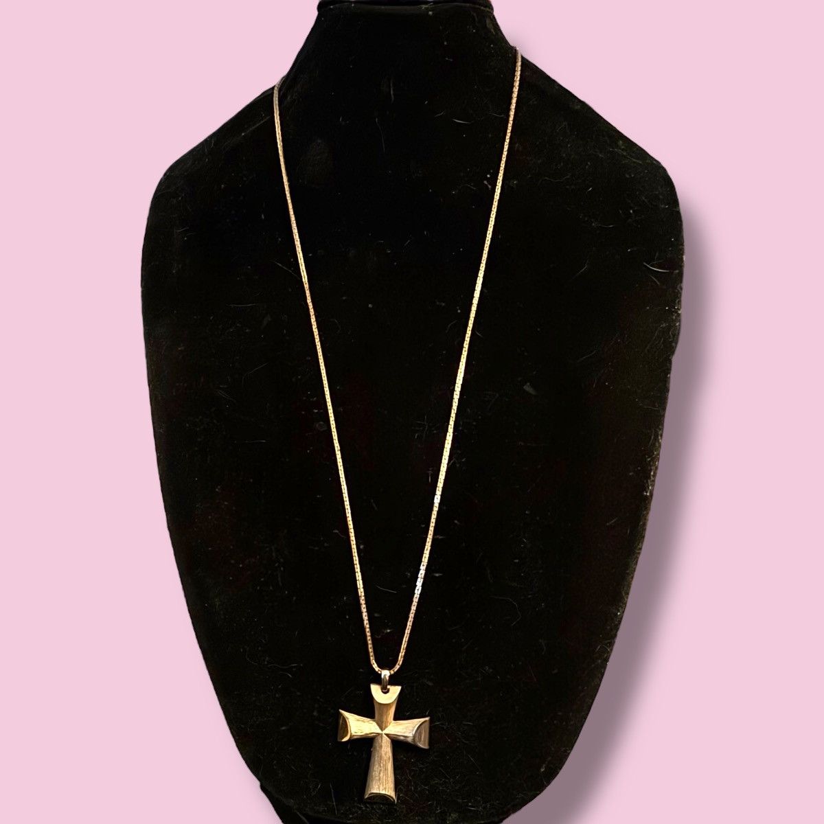 Vintage Vintage Avon gold tone long chunky cross pendant necklace Size ONE SIZE - 2 Thumbnail