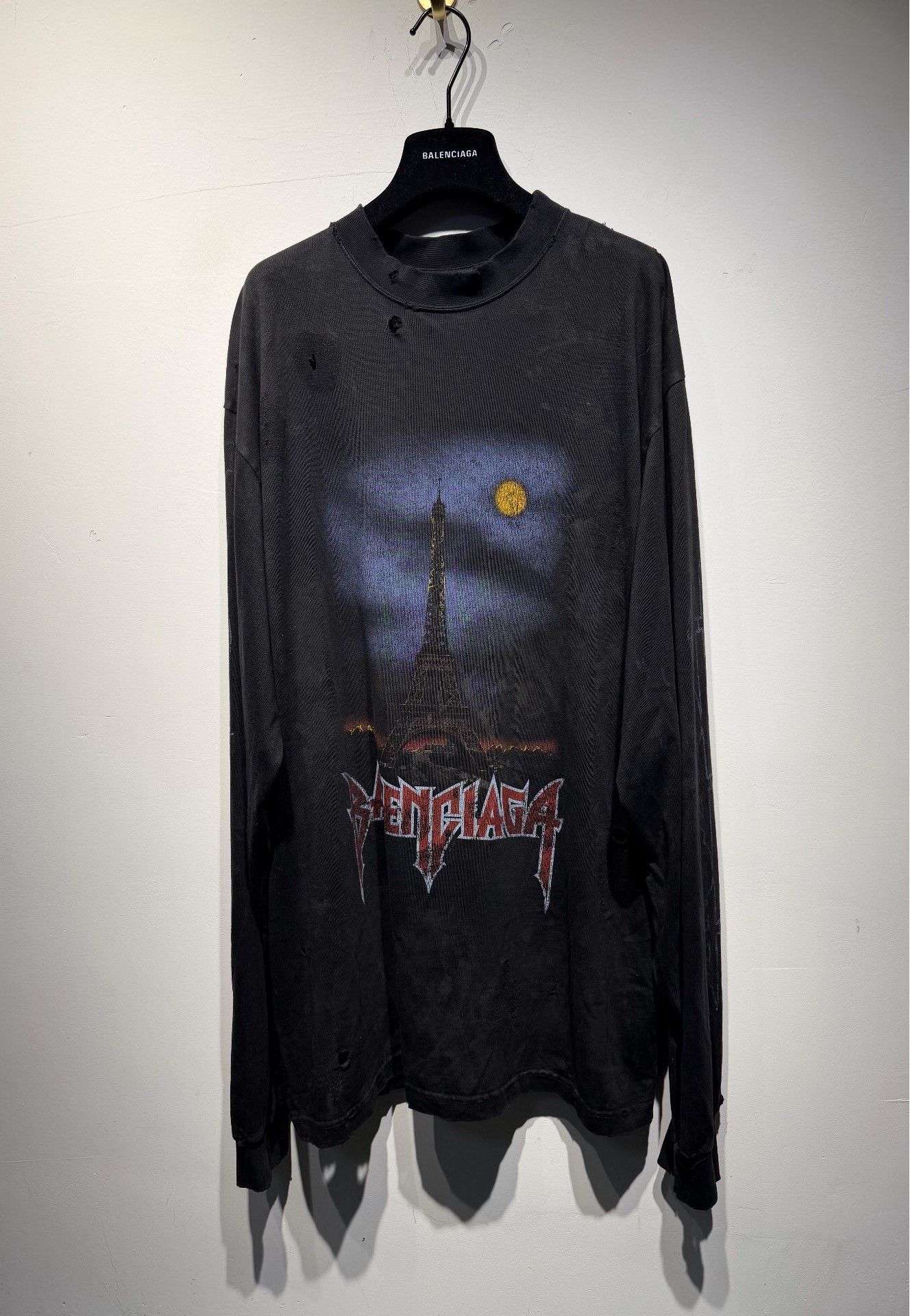 Balenciaga Balenciaga Retro Printed Black T-Shirt XS Men Size US XS / EU 42 / 0 - 1 Thumbnail