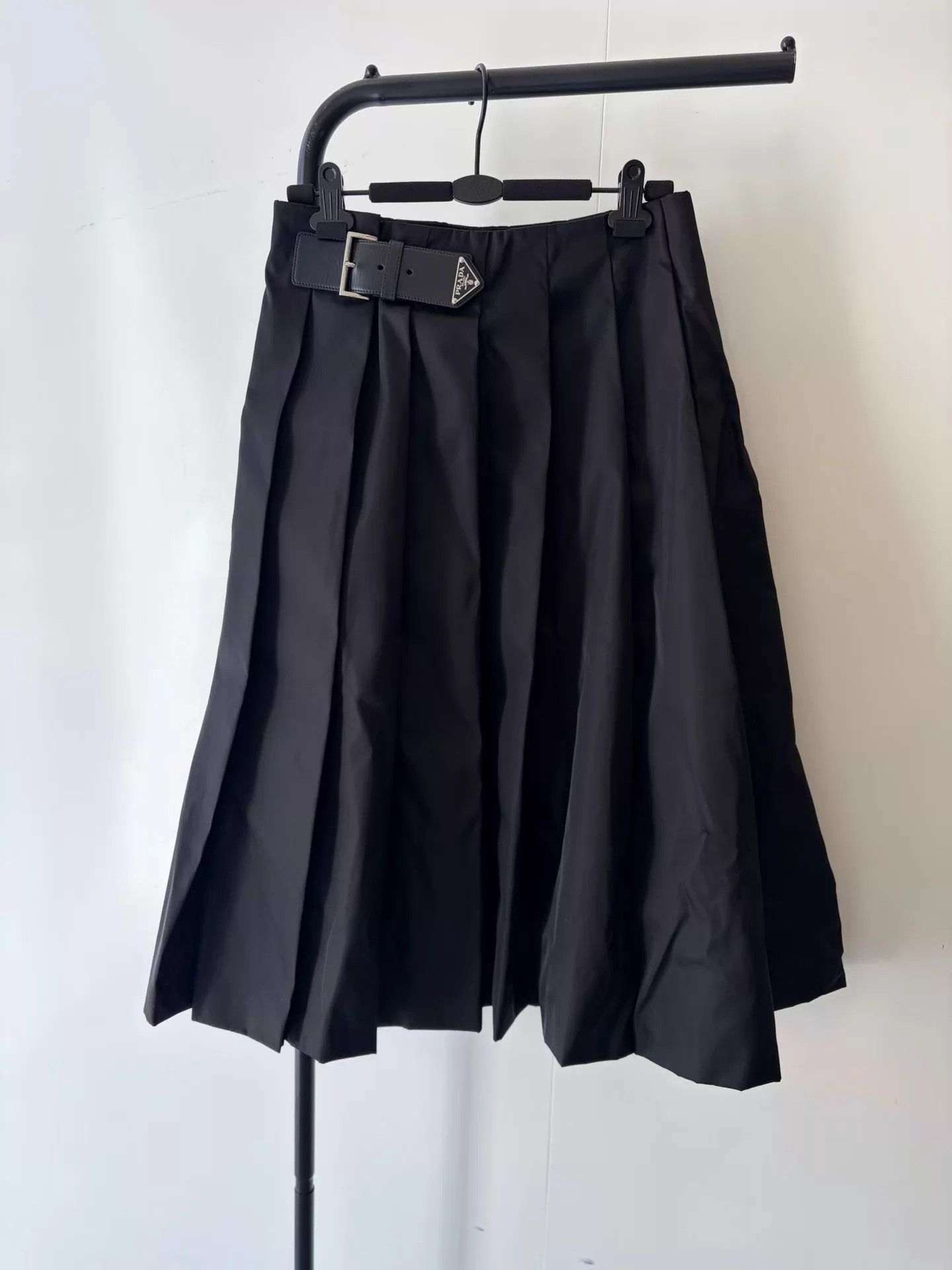 Prada Prada Bestseller Black Nylon Pleated Skirt IT38 Deadstock Size 26" / US 2 / IT 38 - 1 Thumbnail