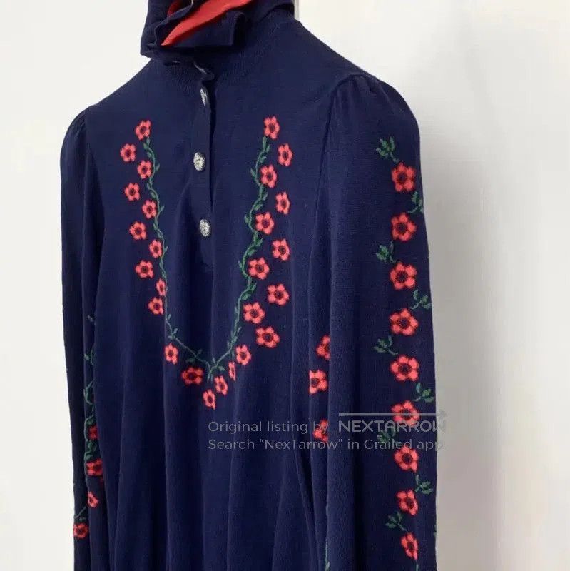 Chanel Chanel Embroidered Navy Wool Pullover Sweater . Size XXS / US 00 / IT 34 - 4 Thumbnail